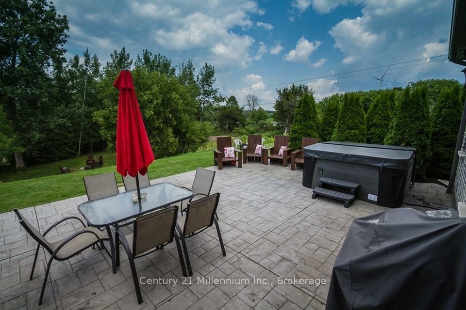 72235 Lakeshore Drive Property Photo 4