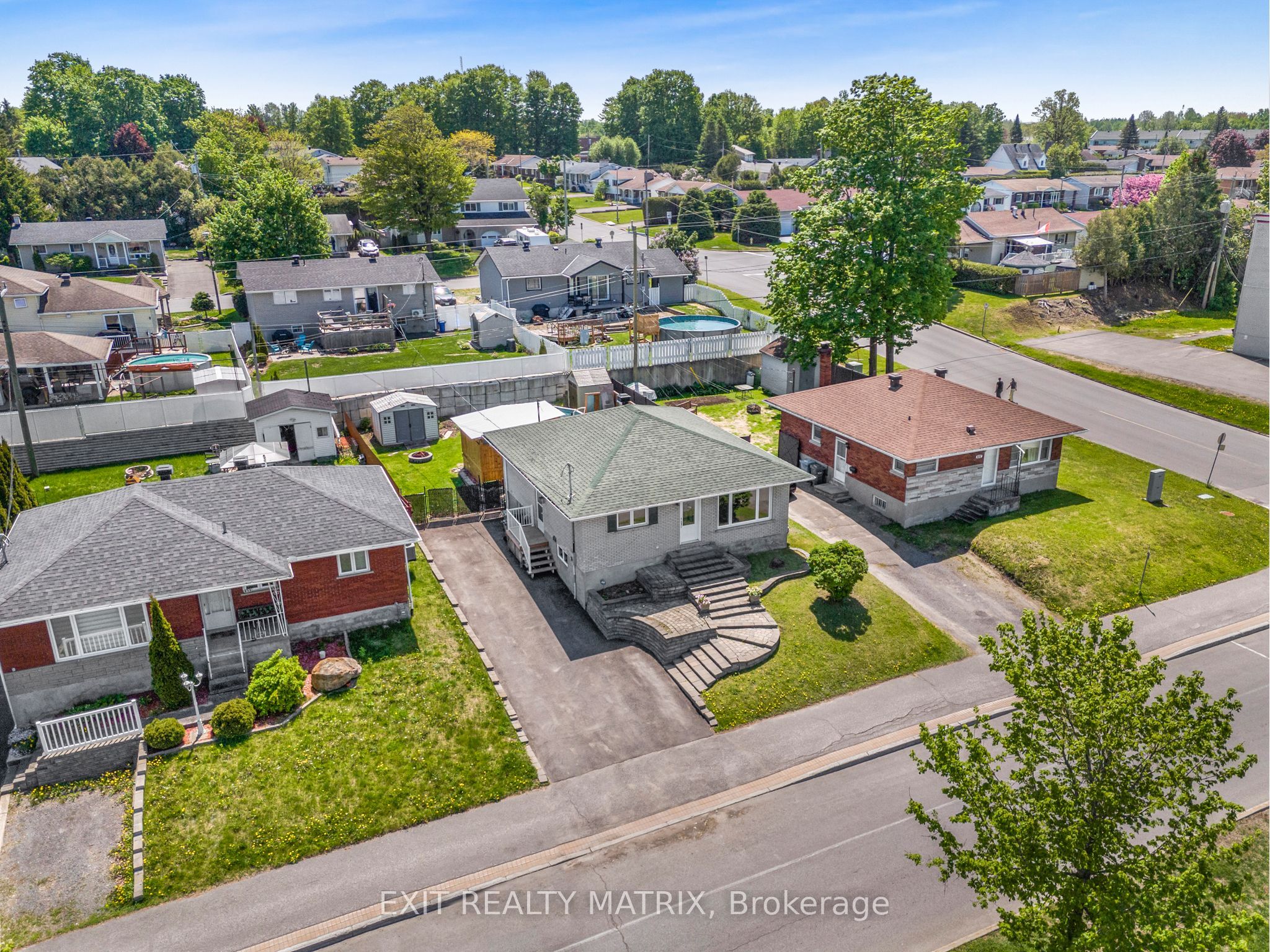 845 Cartier Boulevard Property Photo 1
