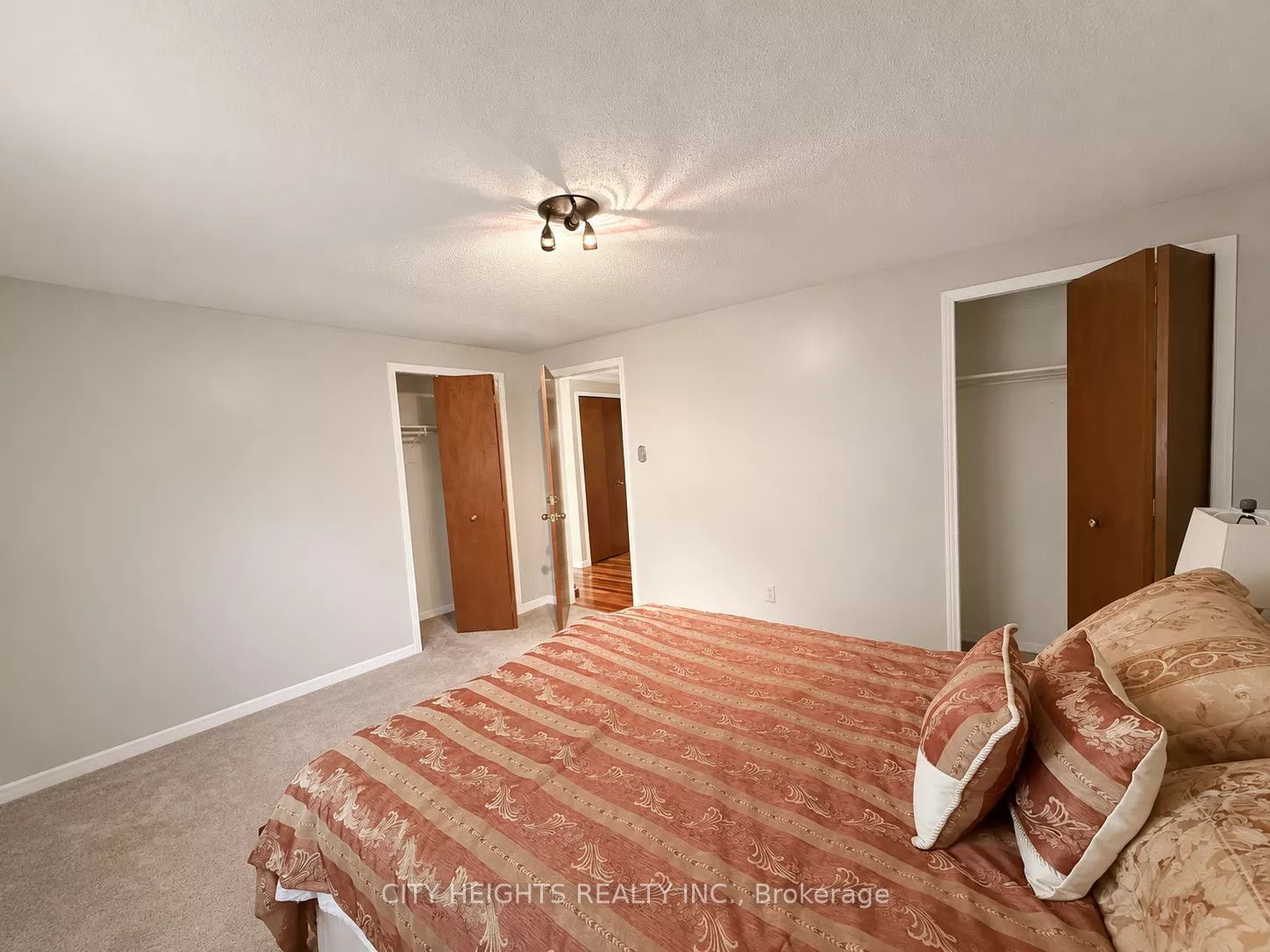1487 Jalna Boulevard Upper Property Photo 2