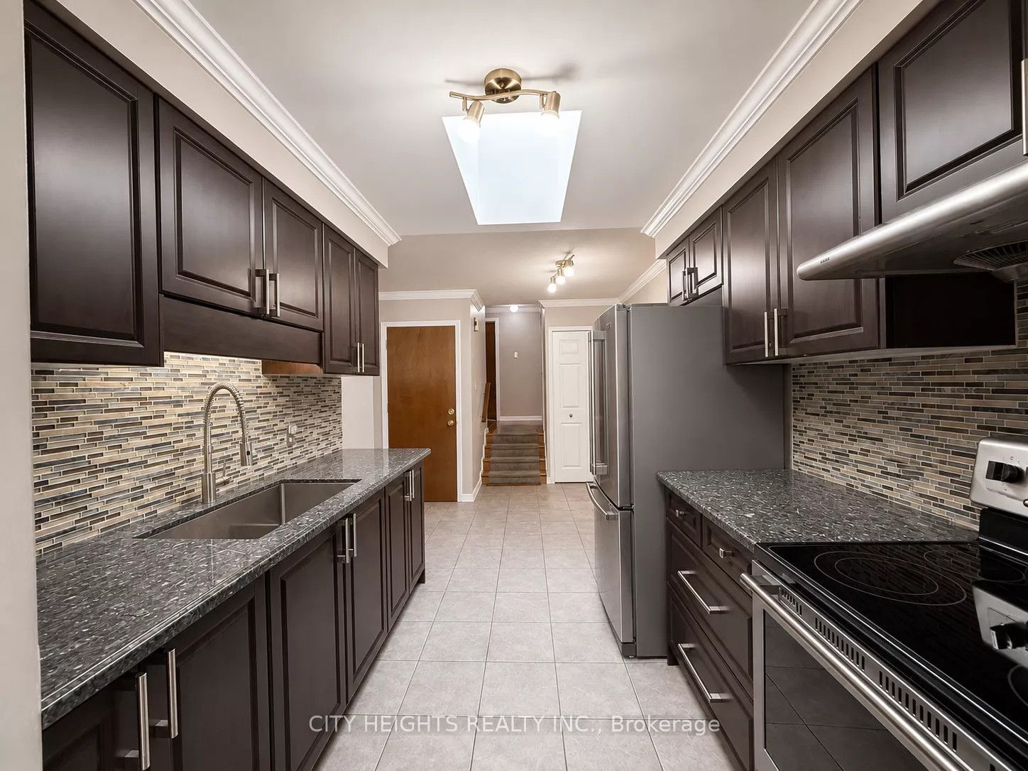 1487 Jalna Boulevard Upper Property Photo 4