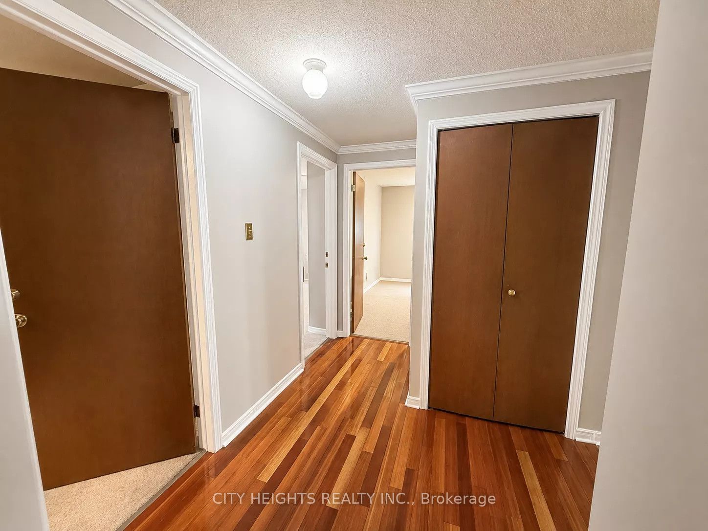 1487 Jalna Boulevard Upper Property Photo 8