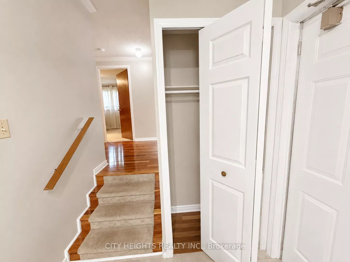1487 Jalna Boulevard Upper Property Photo 10