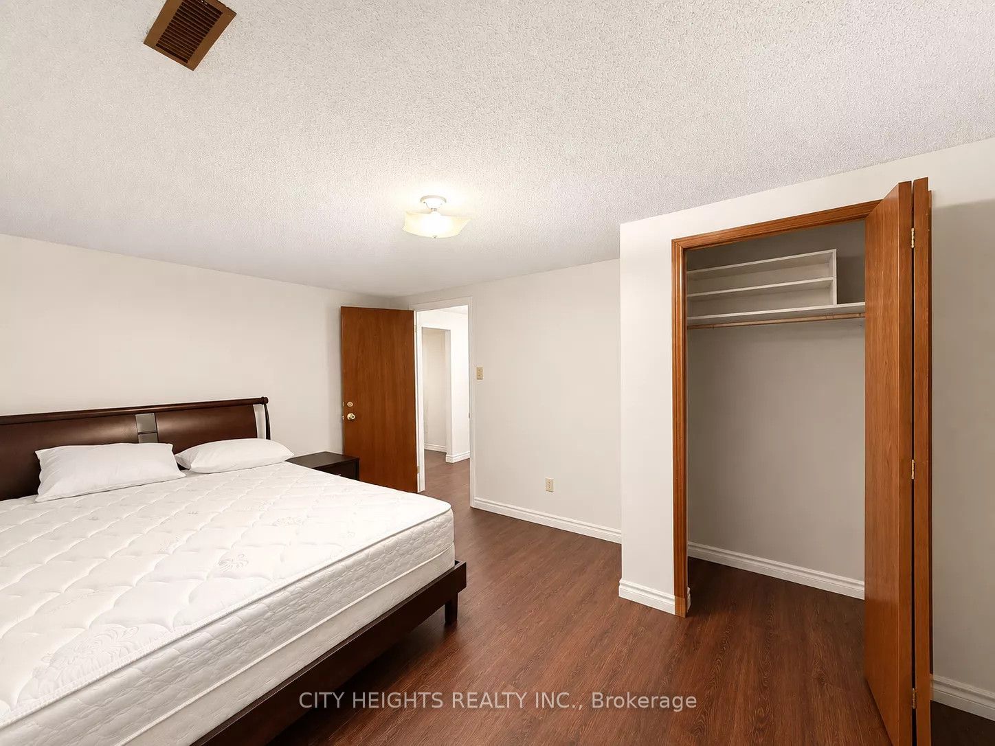 1487 Jalna Boulevard Upper Property Photo 15