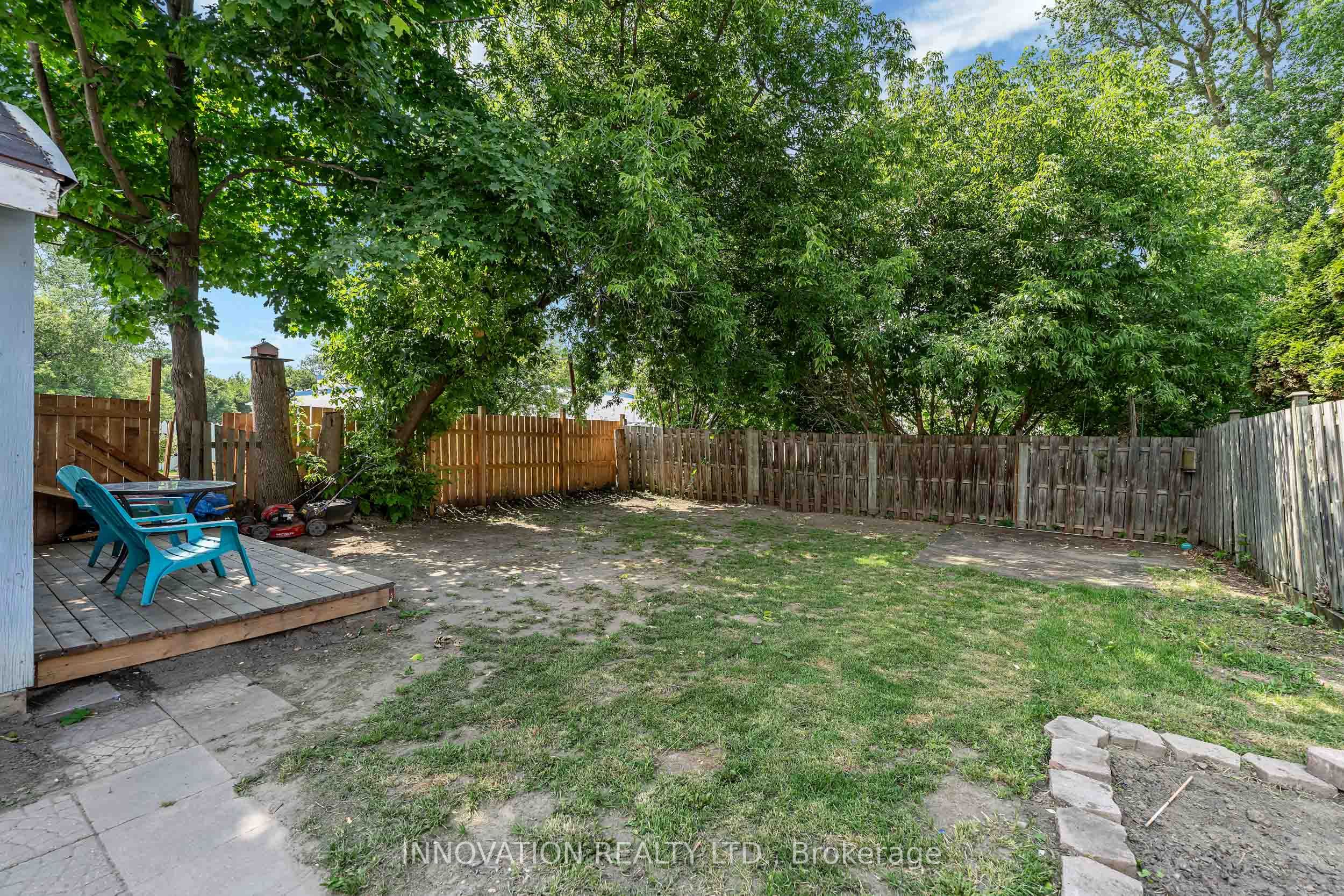 58 Russell Street N Property Photo 32