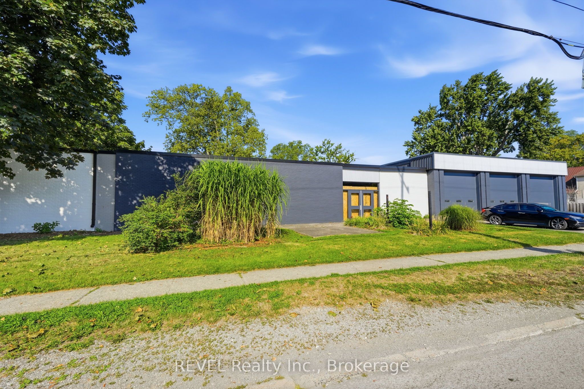 271 RIDGEWAY Road Property Photo 1