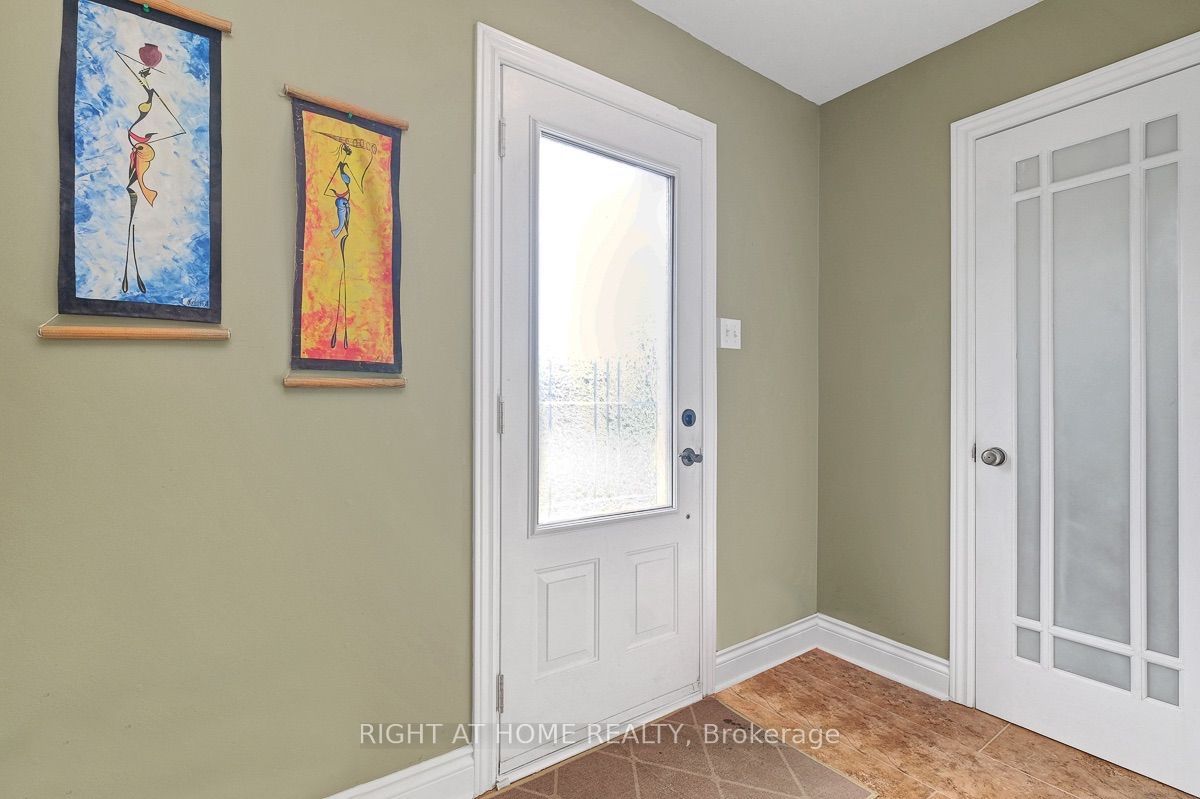 1736 Stoneboat Crescent Property Photo 2