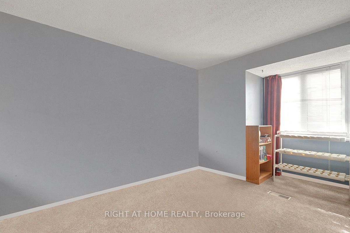1736 Stoneboat Crescent Property Photo 24