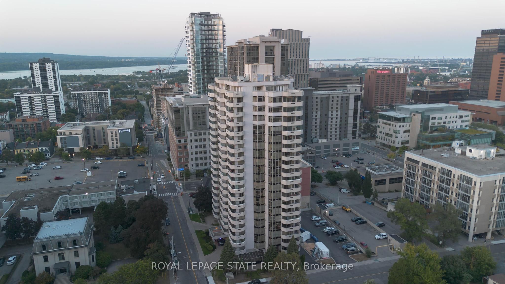 67 Caroline Street S 17c Property Photo 2