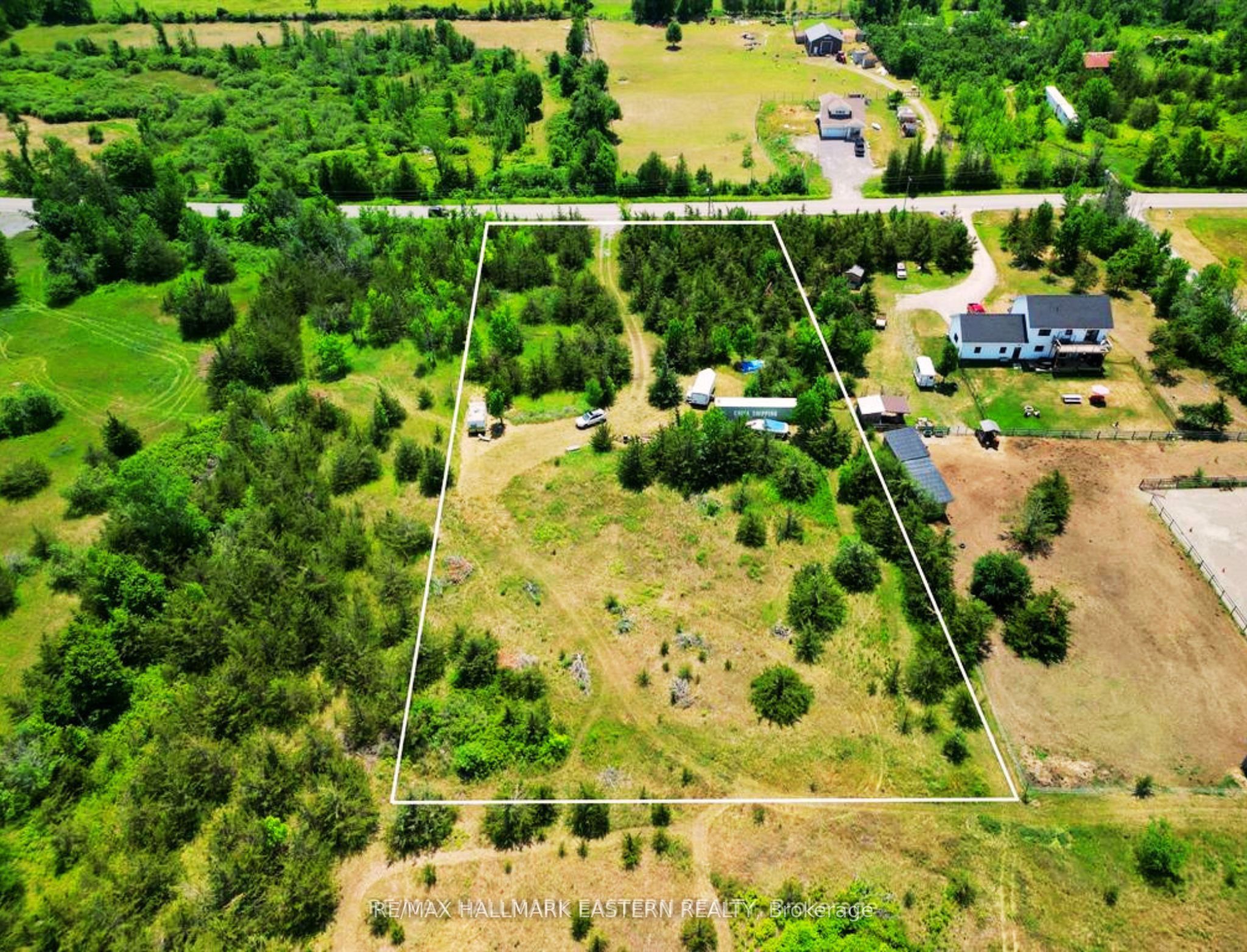 2098 13th Line E Property Photo 2