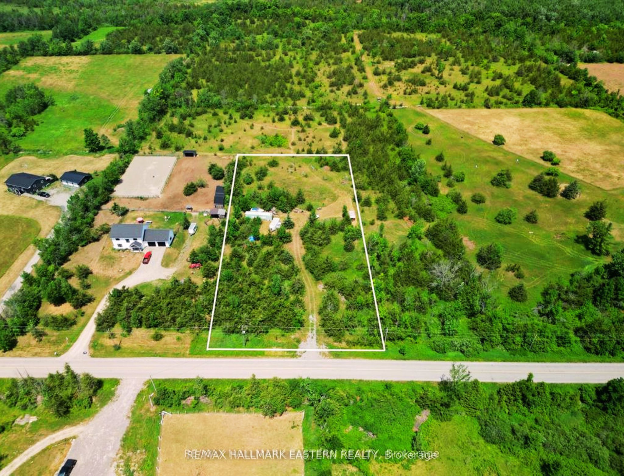 2098 13th Line E Property Photo 3