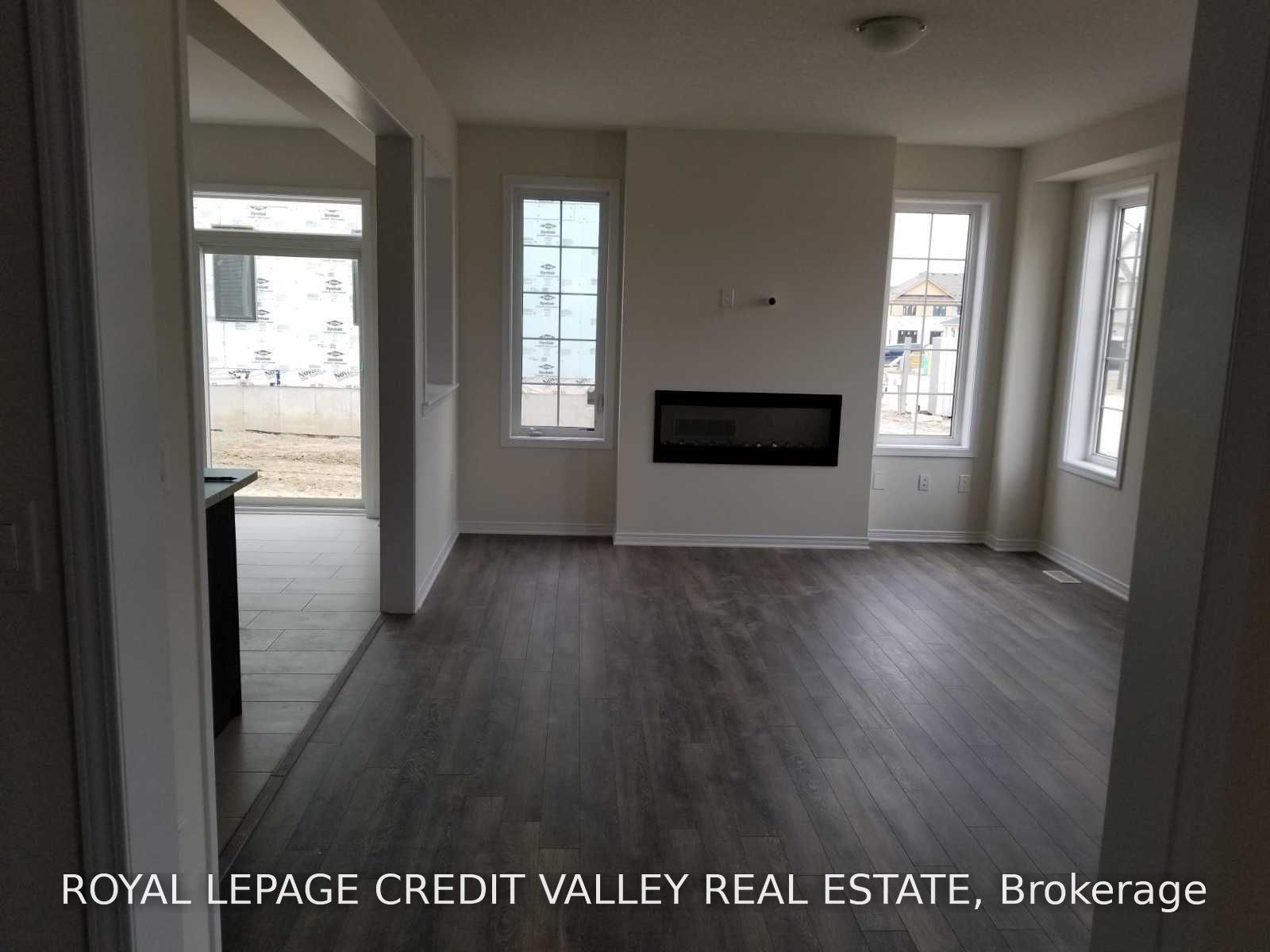 76 Fleming Crescent Property Photo 2