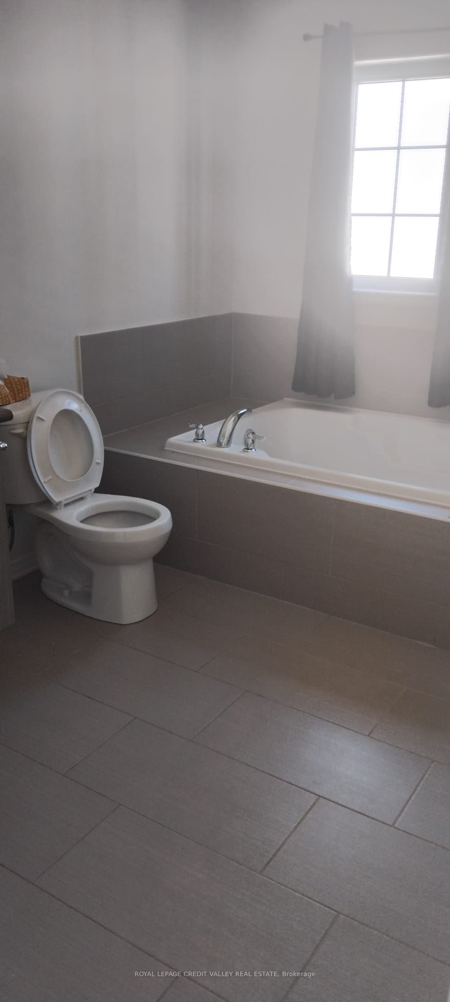 76 Fleming Crescent Property Photo 27