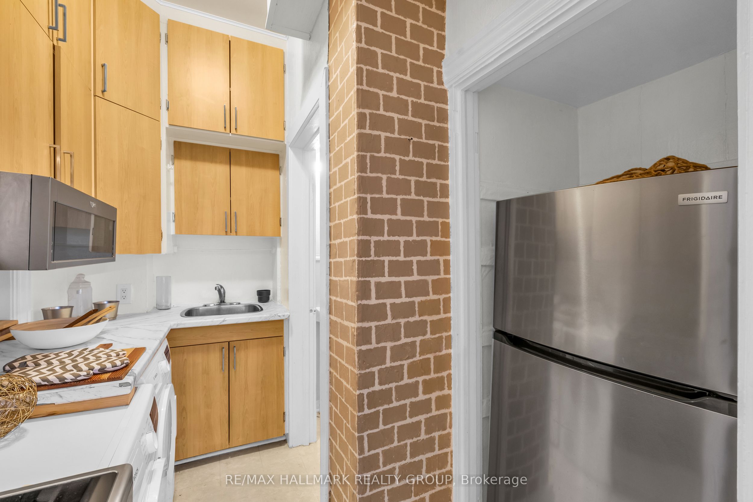 15 Elmsley Street N 3 Property Photo 12