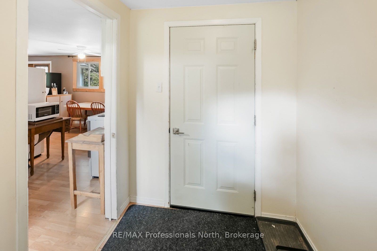 1052 Ablett Court Property Photo 9