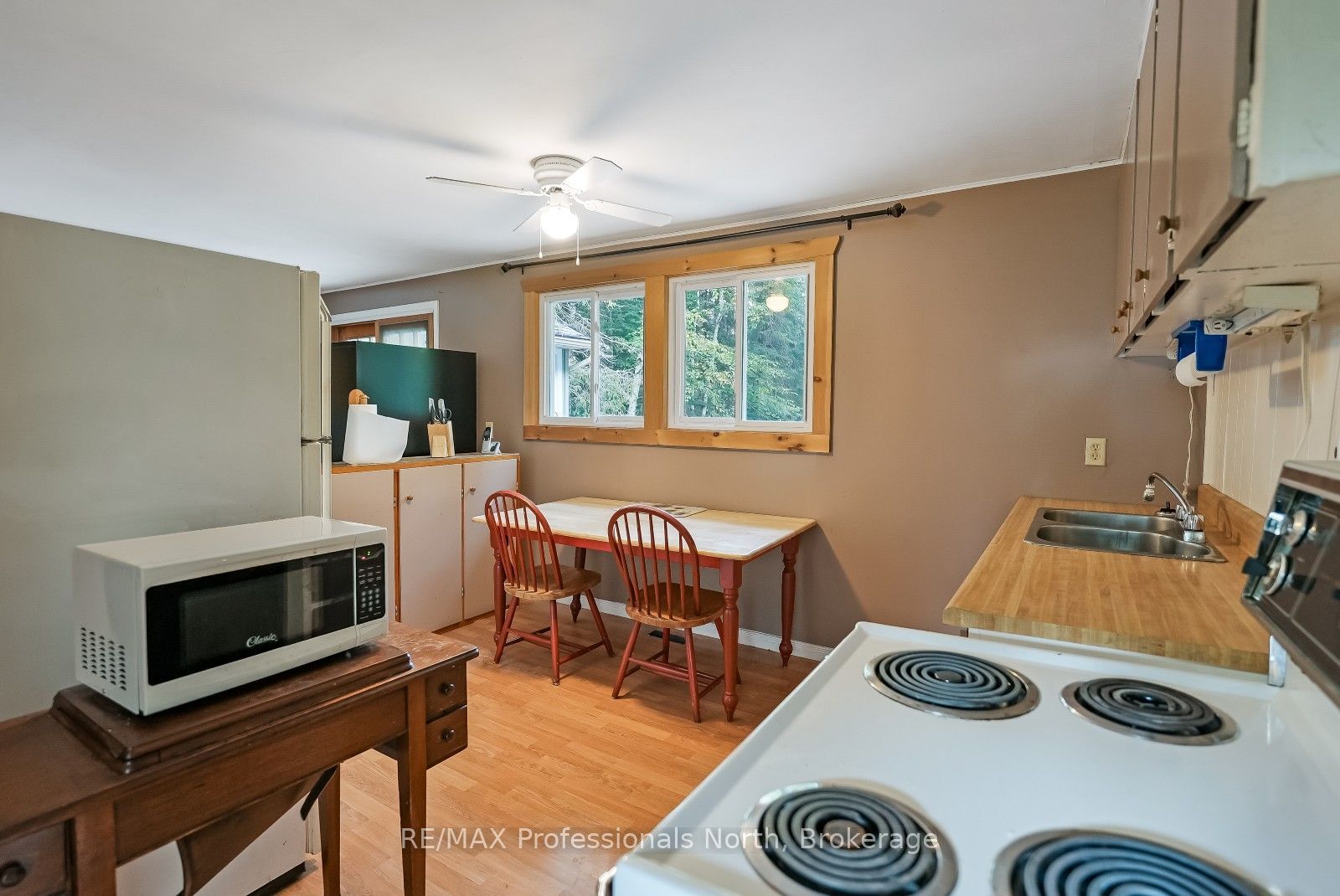 1052 Ablett Court Property Photo 11