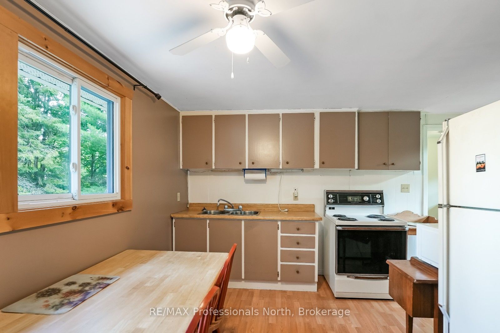 1052 Ablett Court Property Photo 12