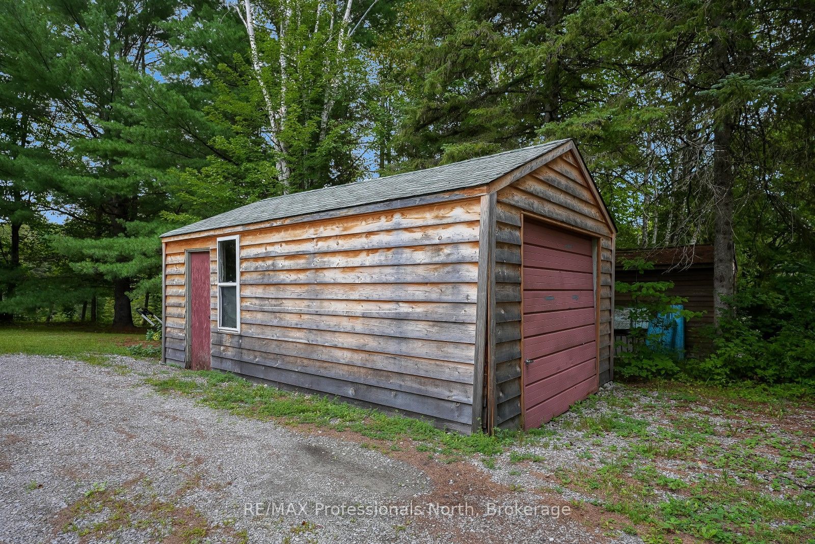 1052 Ablett Court Property Photo 35