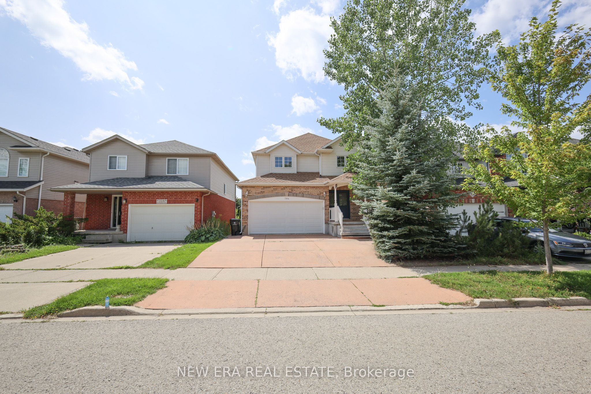 704 Brandenburg Boulevard Property Photo 2