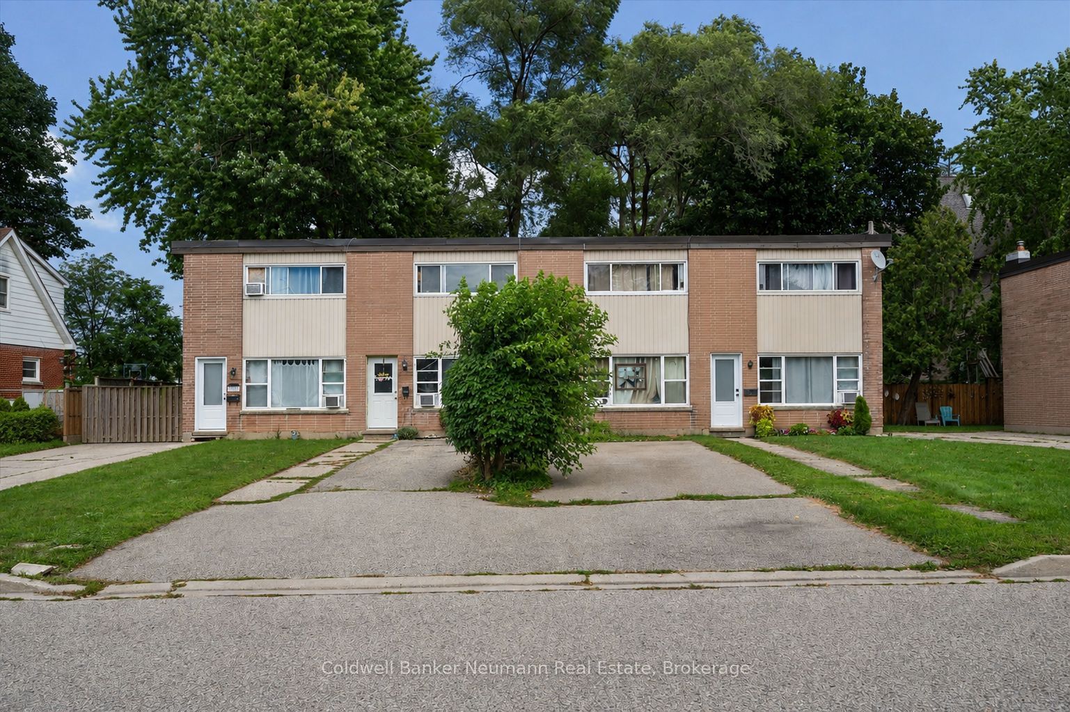 1561-1567 Queenston Road