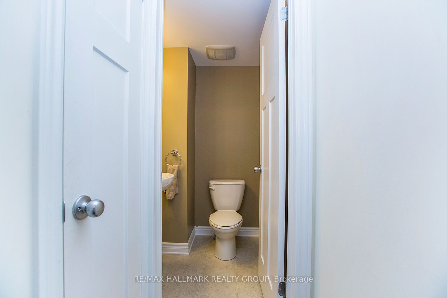 2404 Esprit Drive Property Photo 8