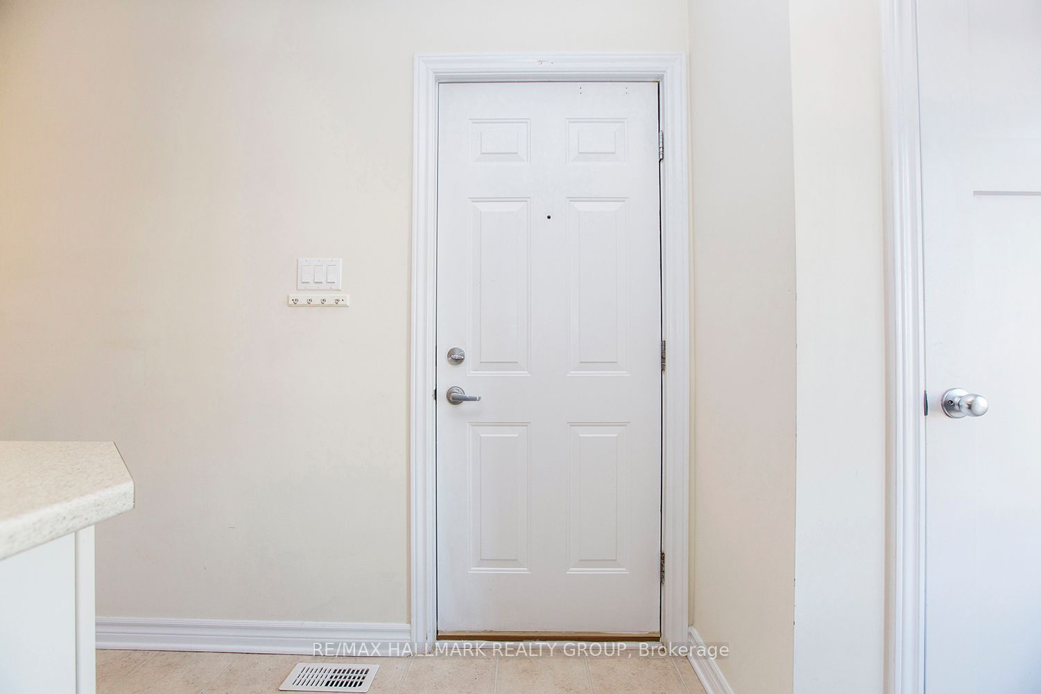 2404 Esprit Drive Property Photo 18
