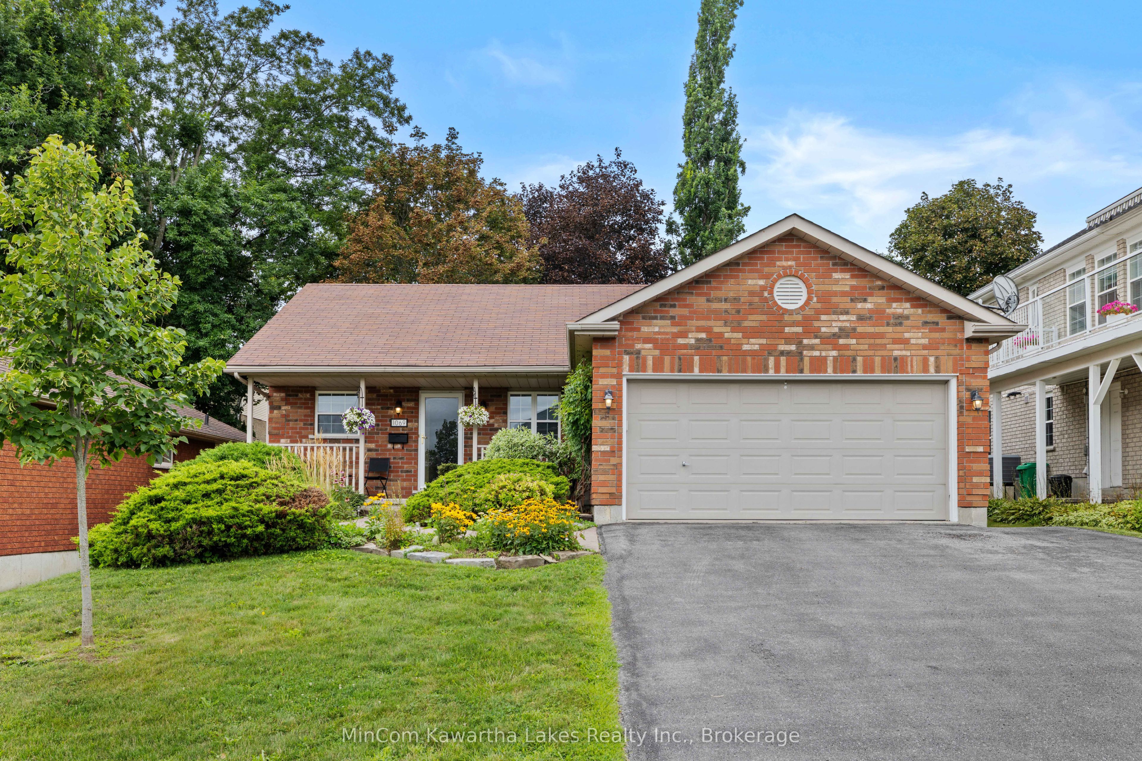1069 SILVERDALE Road Property Photo 1