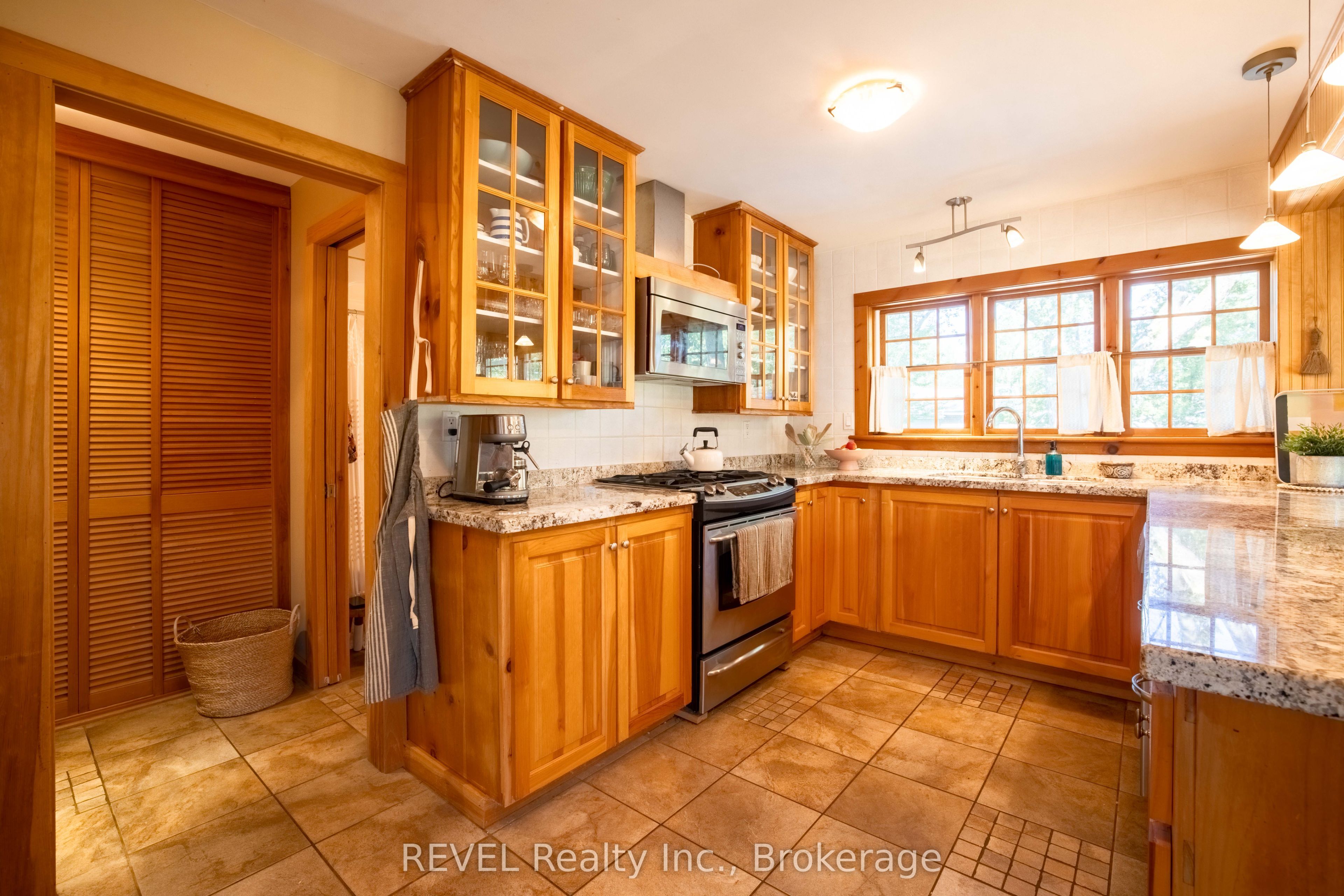 60 Bernard Avenue Property Photo 19