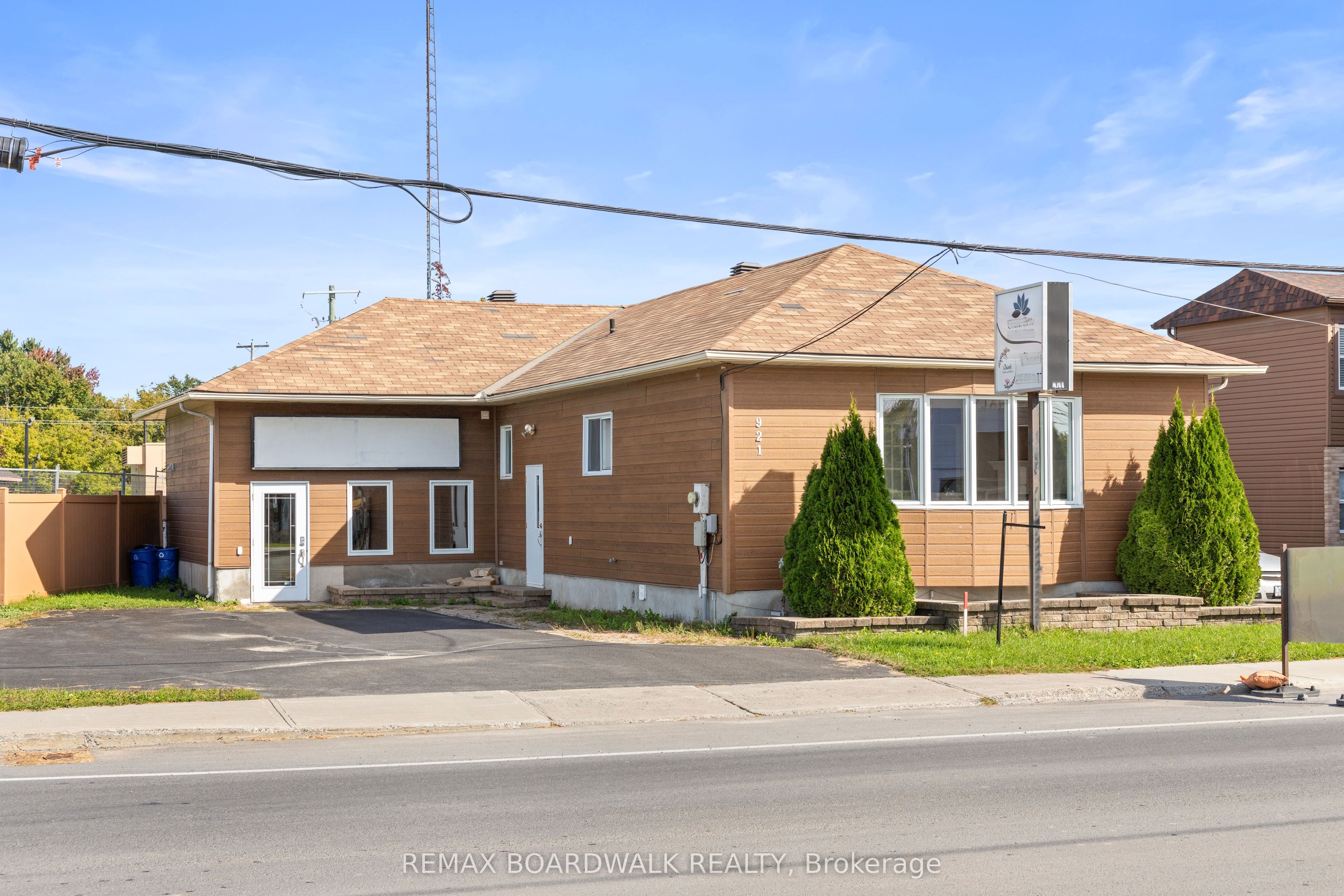 921 Notre Dame Street Property Photo 1