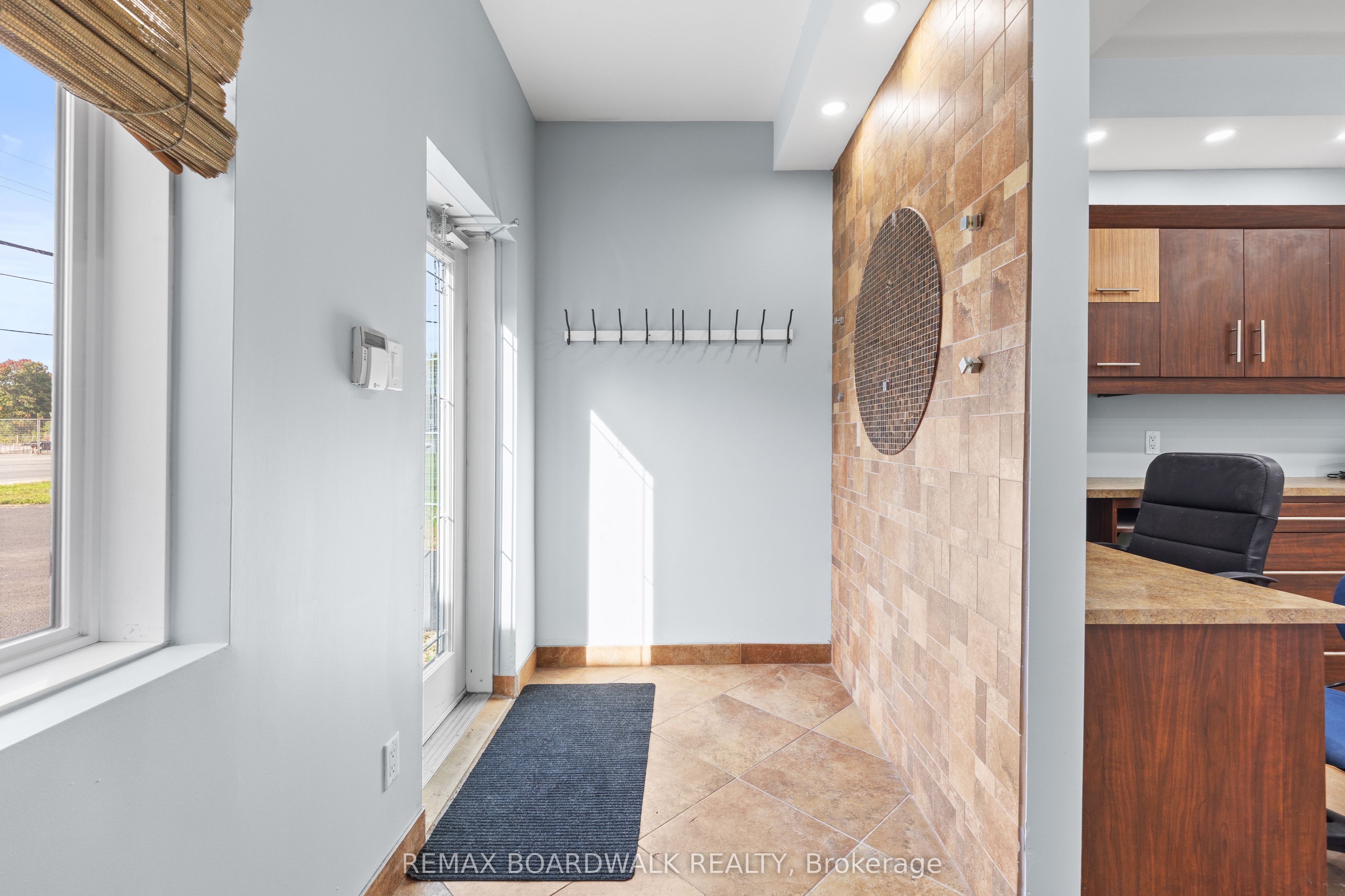 921 Notre Dame Street Property Photo 4