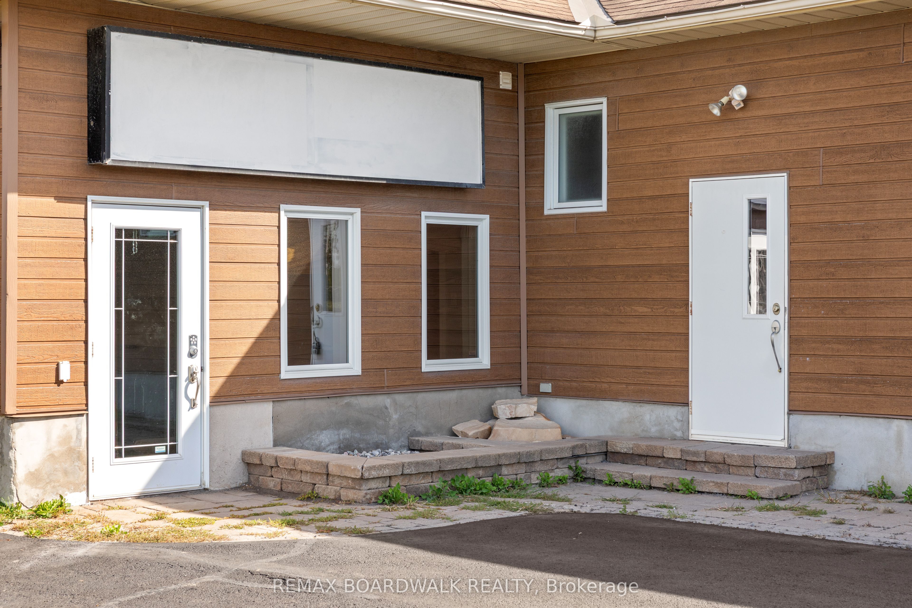 921 Notre Dame Street Property Photo 5