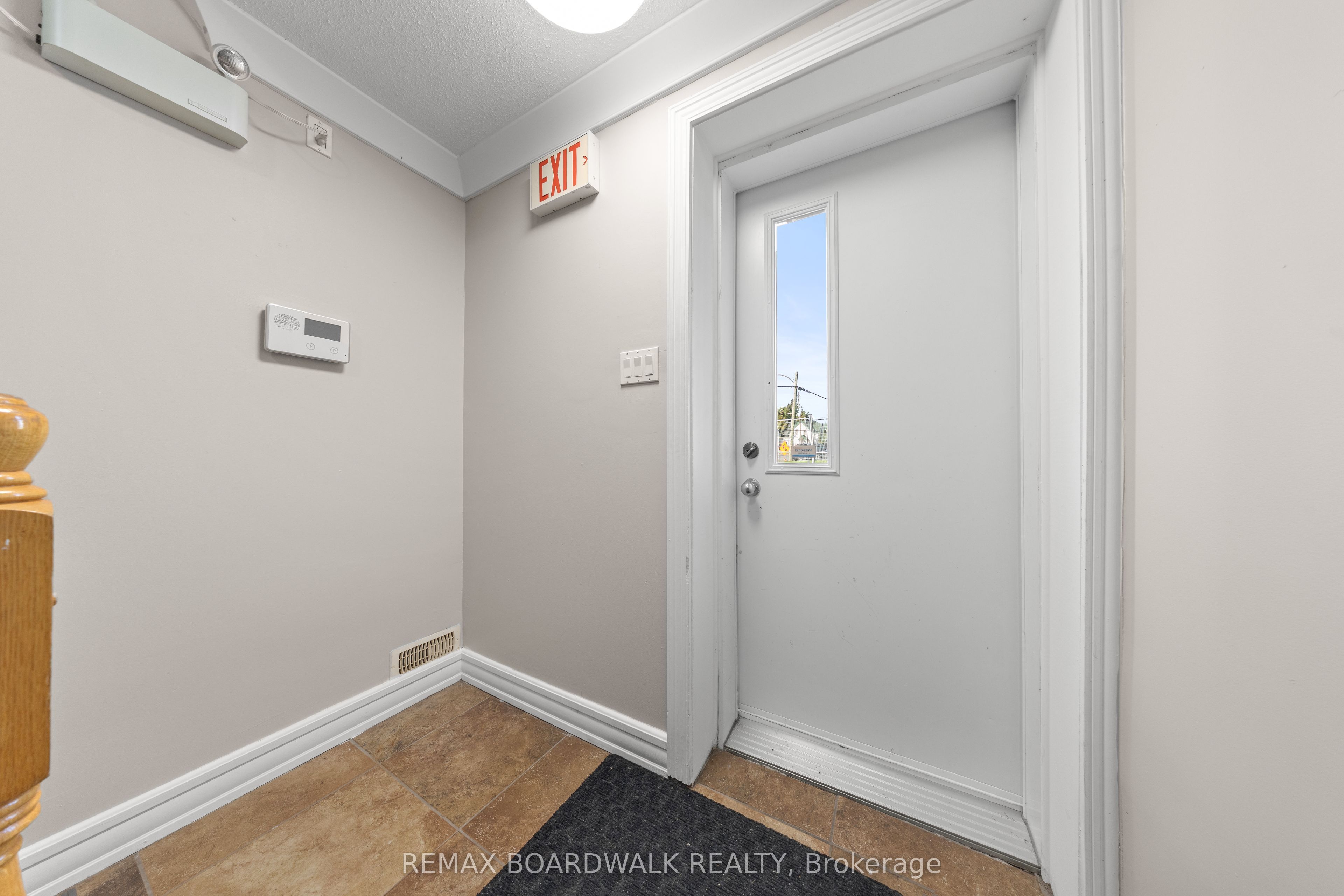 921 Notre Dame Street Property Photo 7