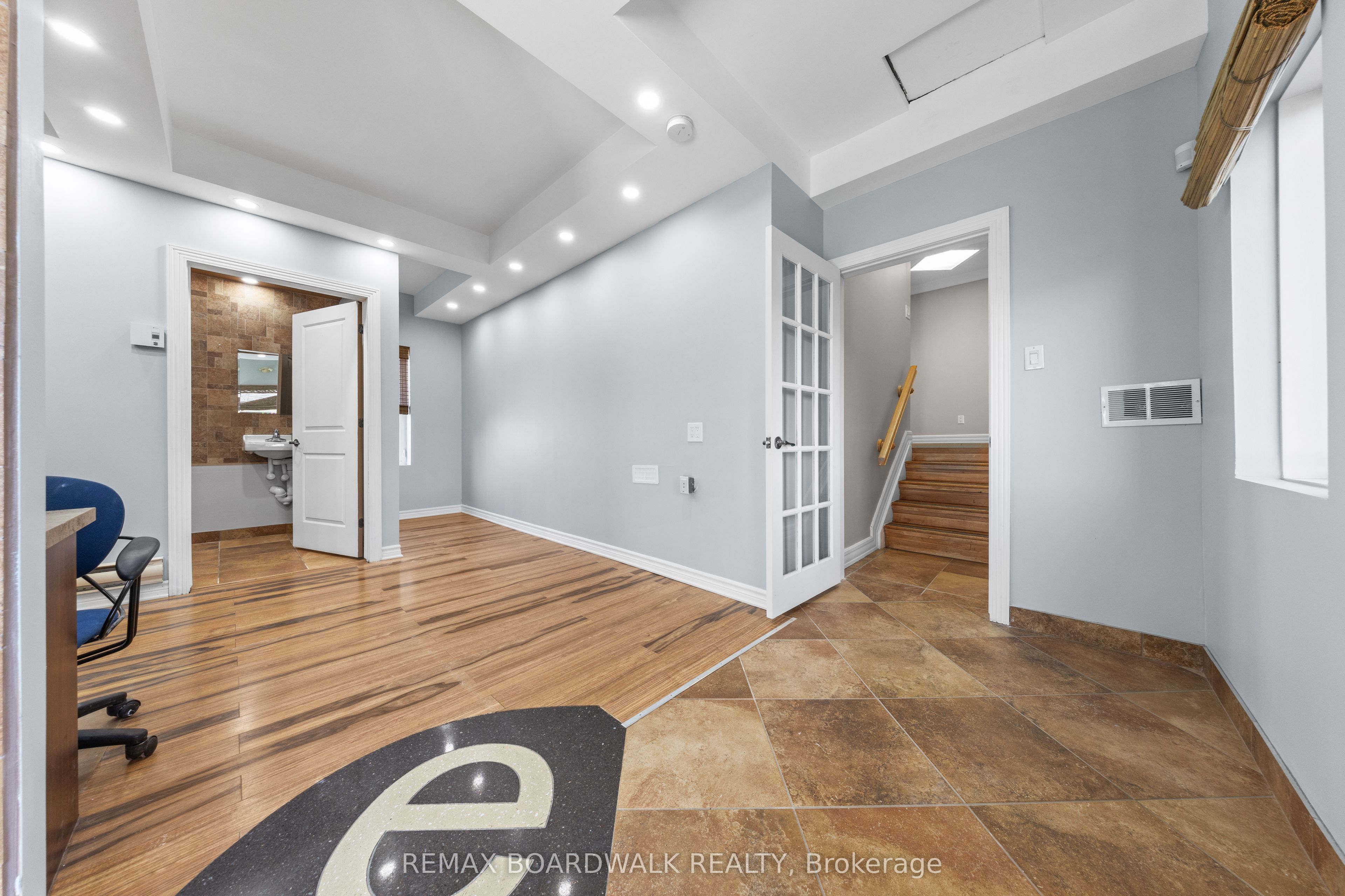 921 Notre Dame Street Property Photo 9