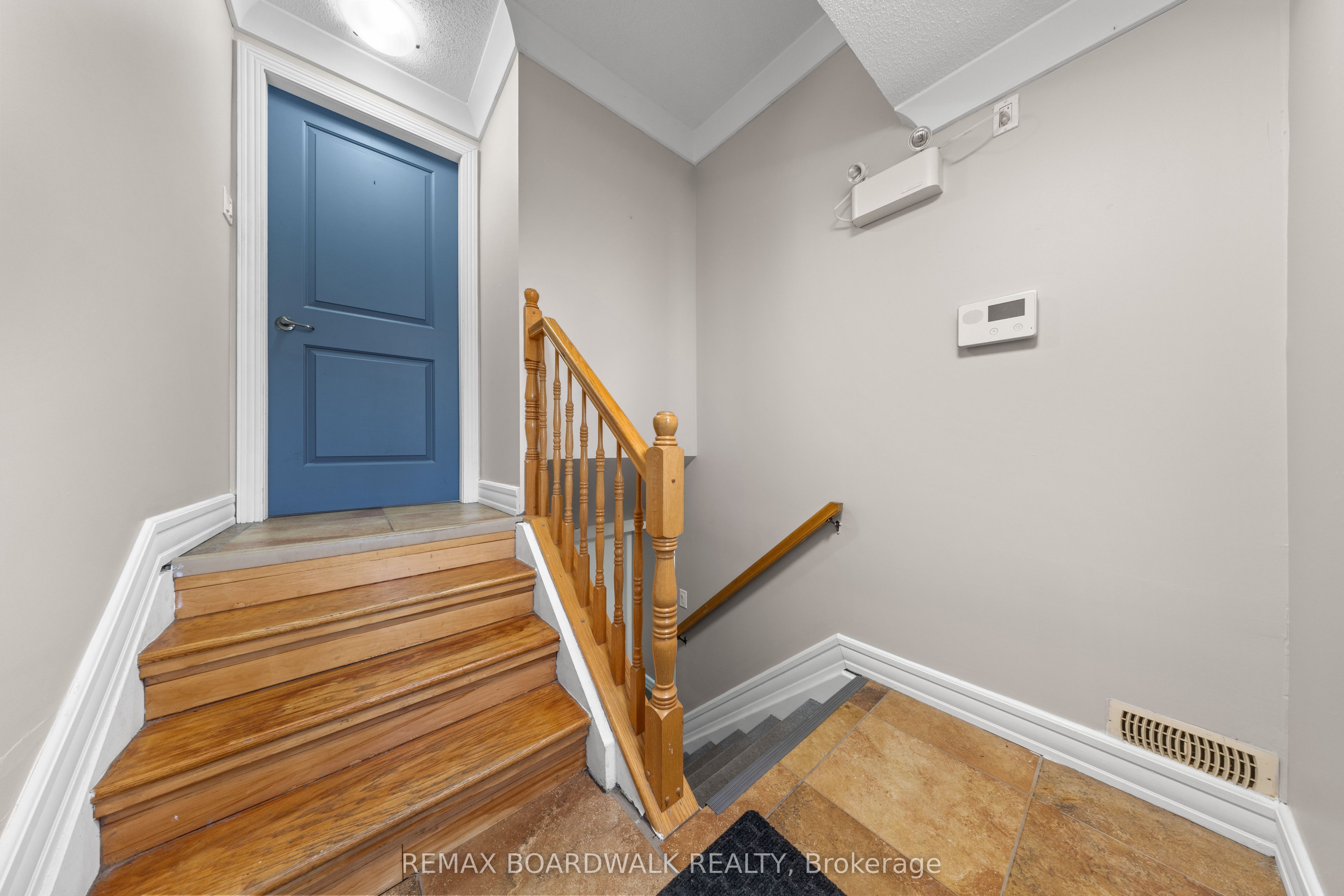 921 Notre Dame Street Property Photo 10