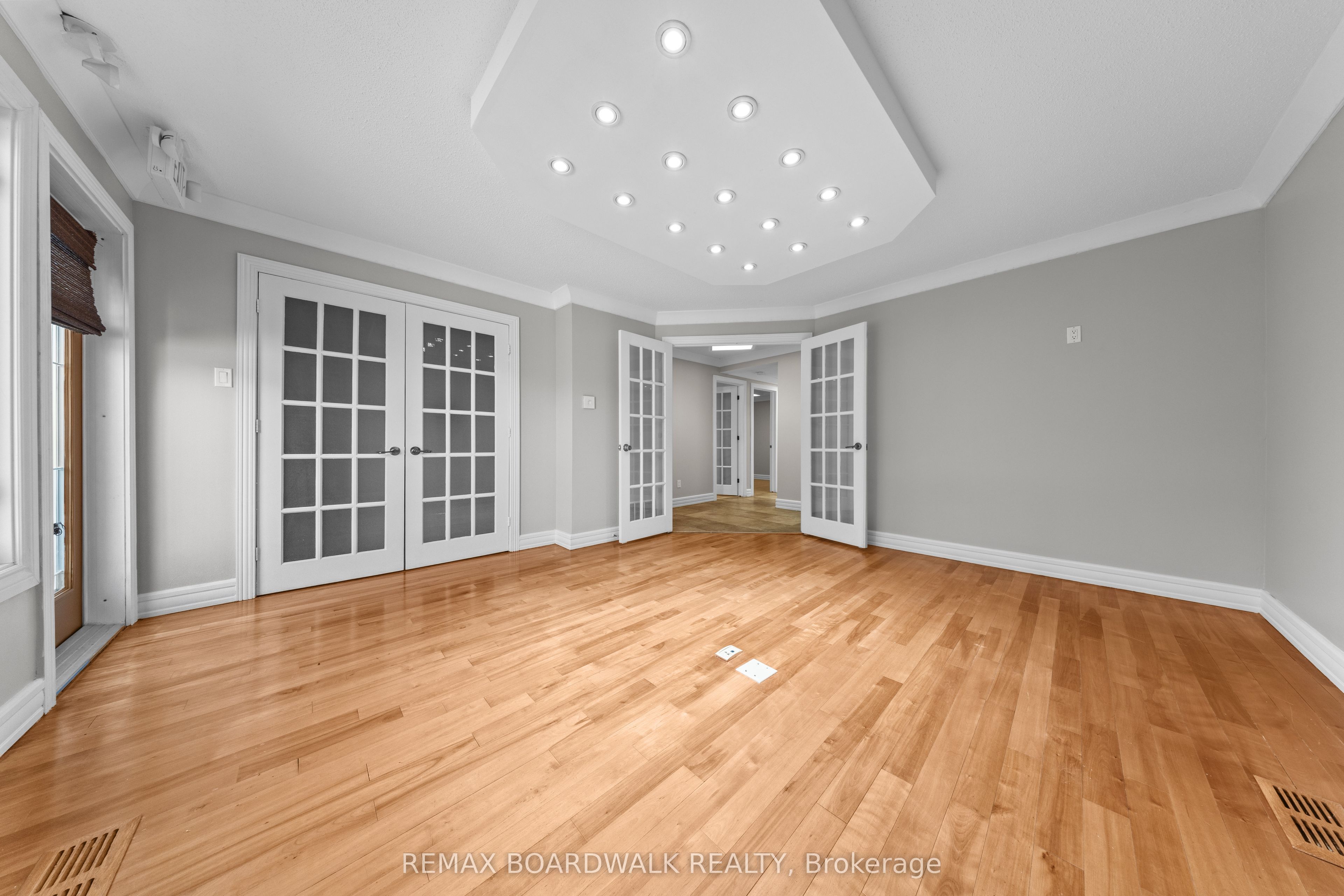 921 Notre Dame Street Property Photo 11