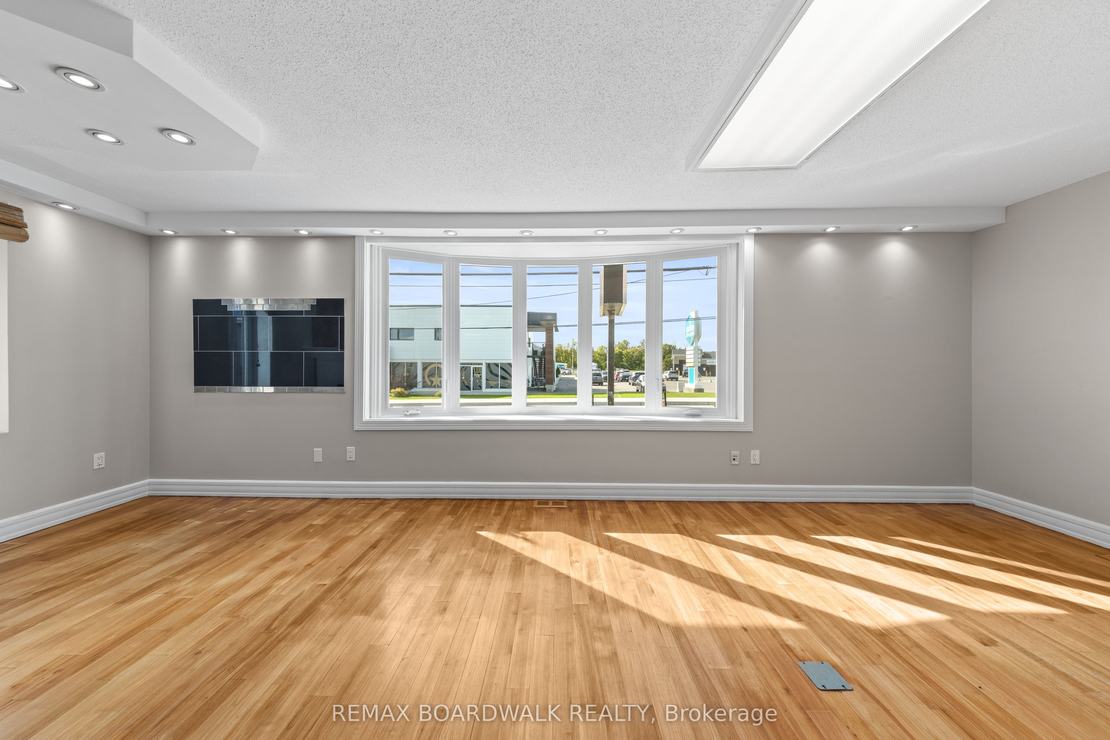 921 Notre Dame Street Property Photo 24