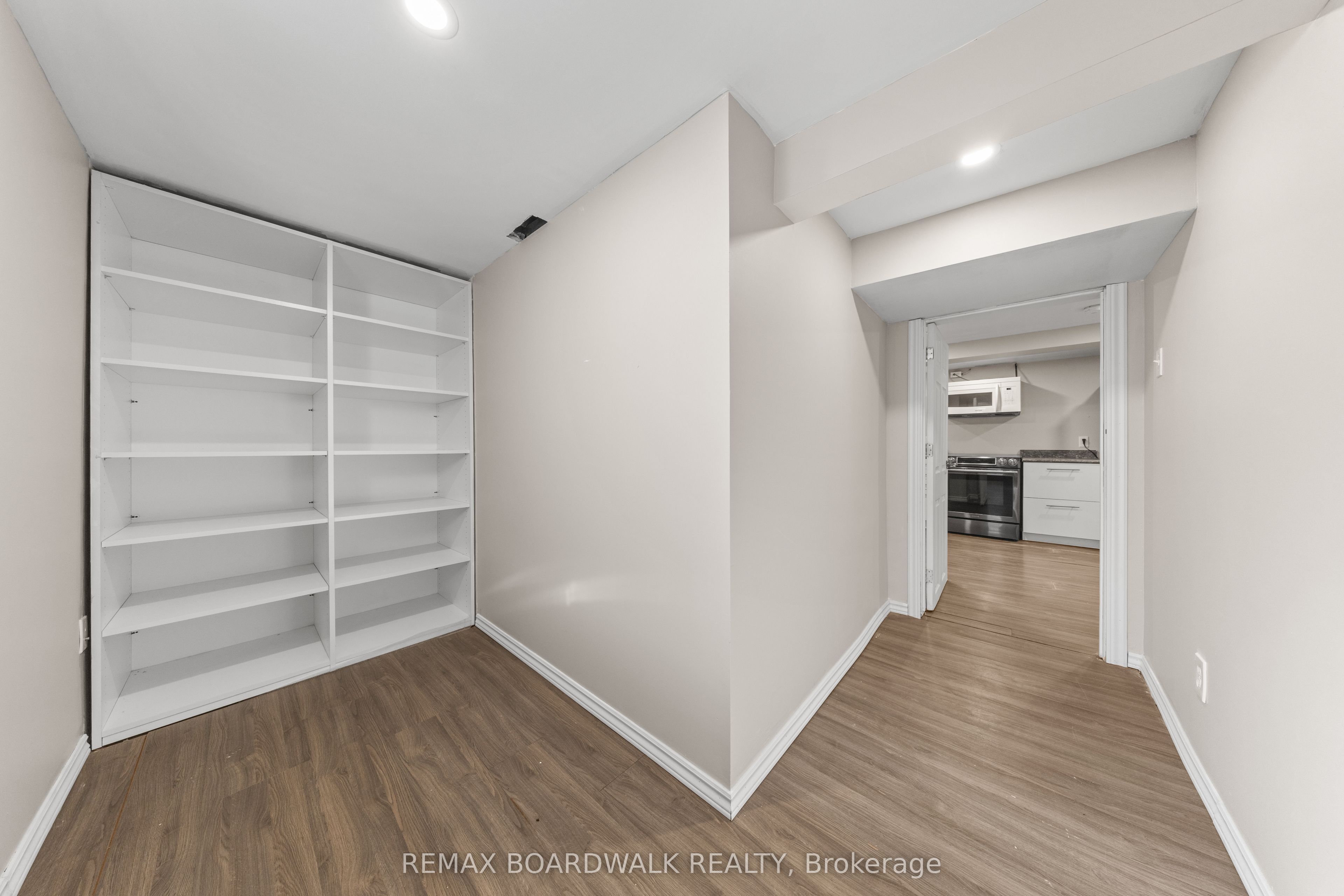 921 Notre Dame Street Property Photo 33