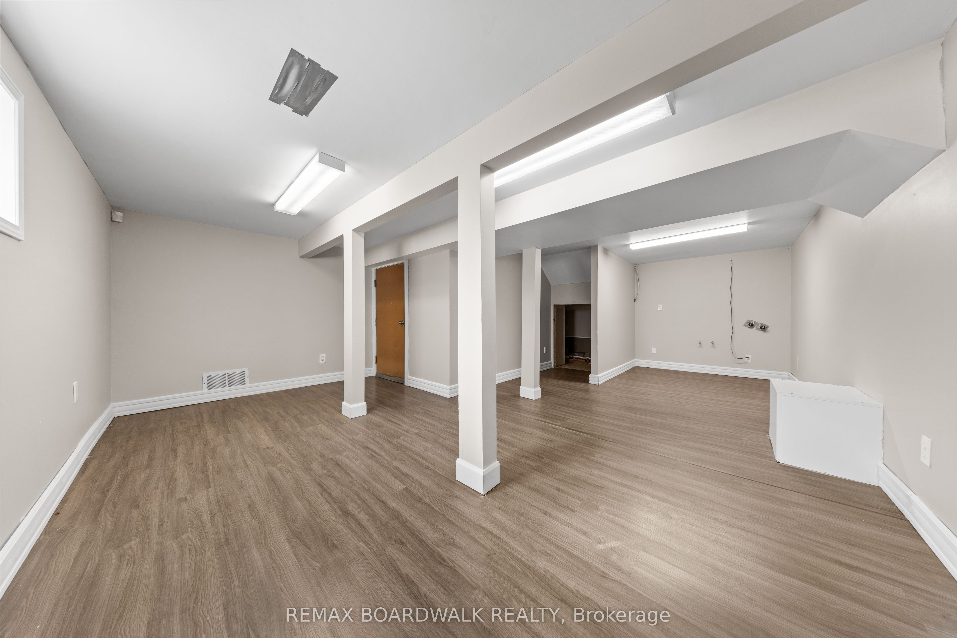 921 Notre Dame Street Property Photo 34
