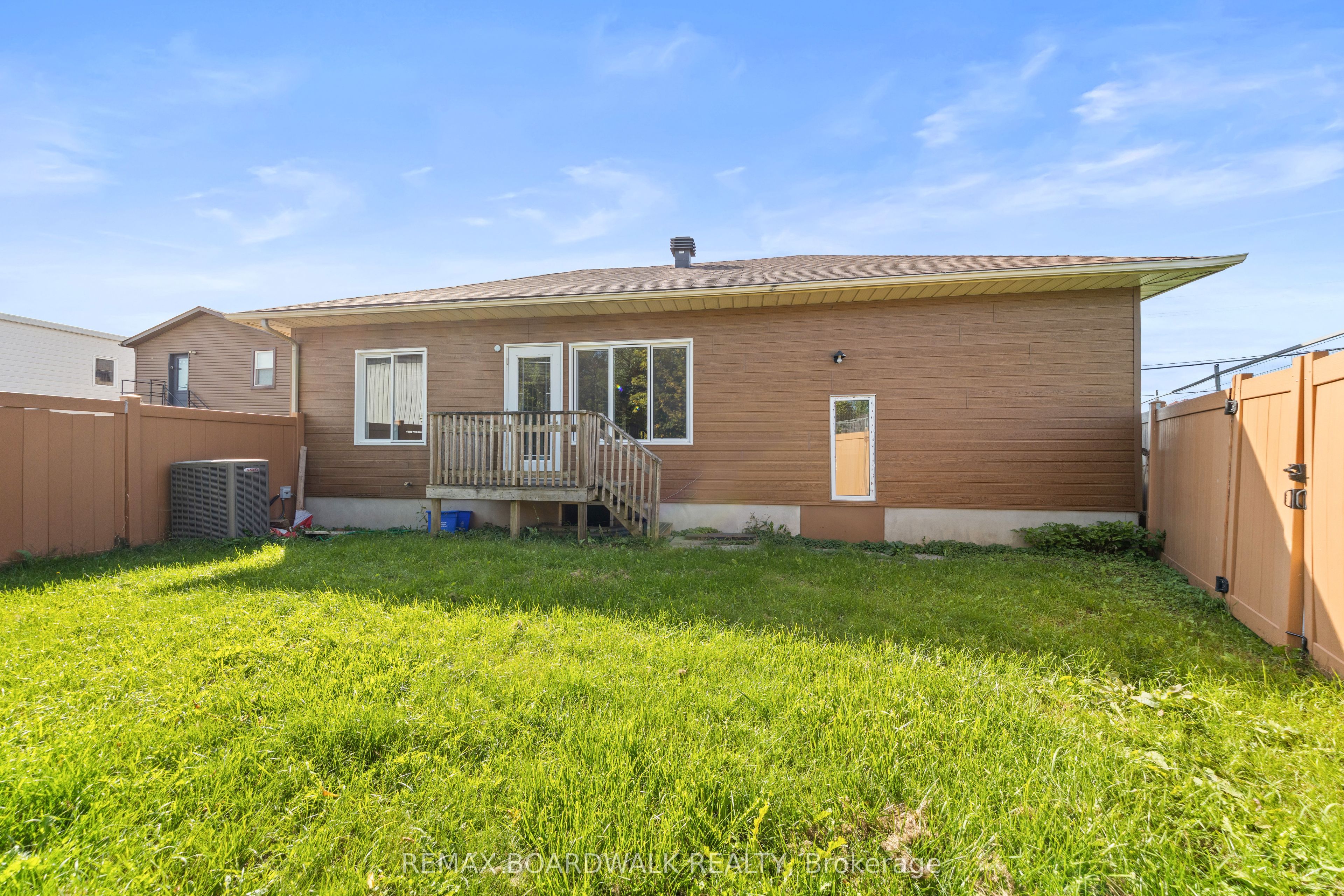 921 Notre Dame Street Property Photo 37