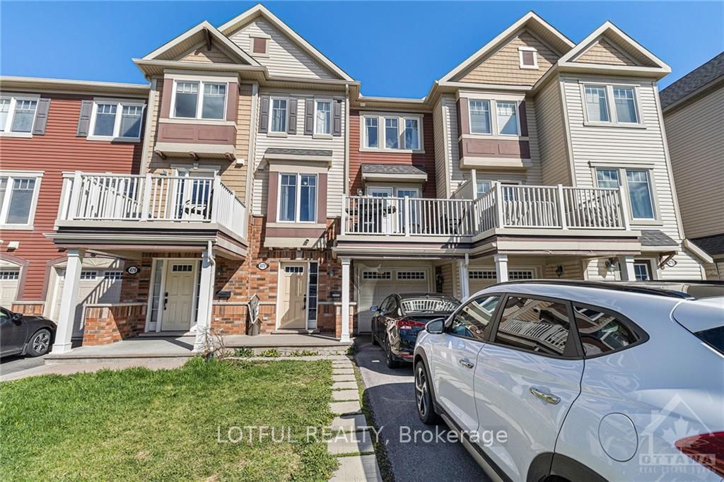477 Meadowhawk Crescent Property Photo 2