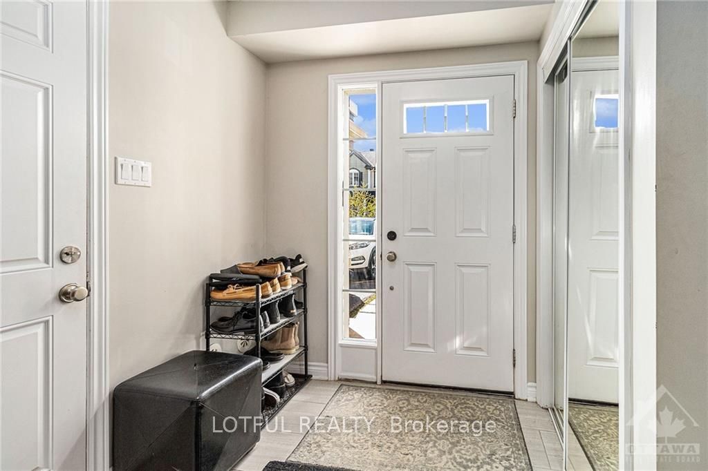 477 Meadowhawk Crescent Property Photo 4