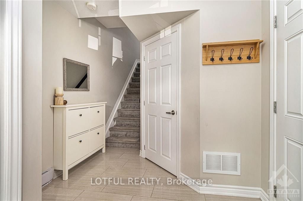 477 Meadowhawk Crescent Property Photo 5