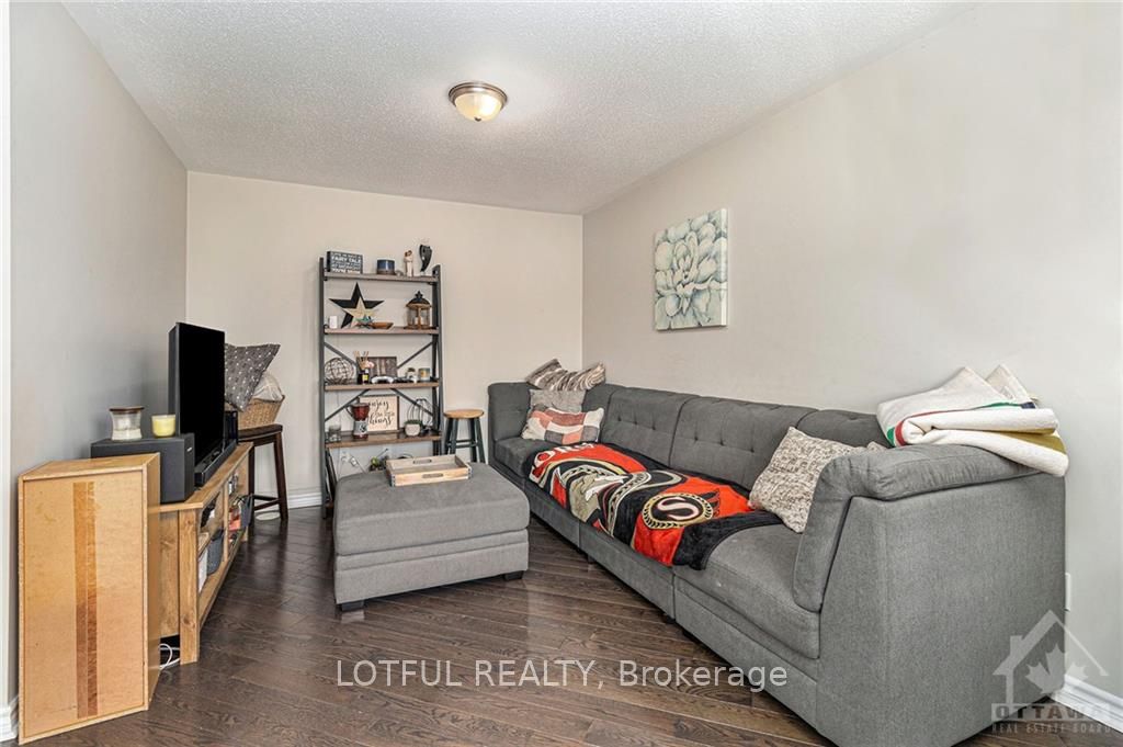 477 Meadowhawk Crescent Property Photo 16