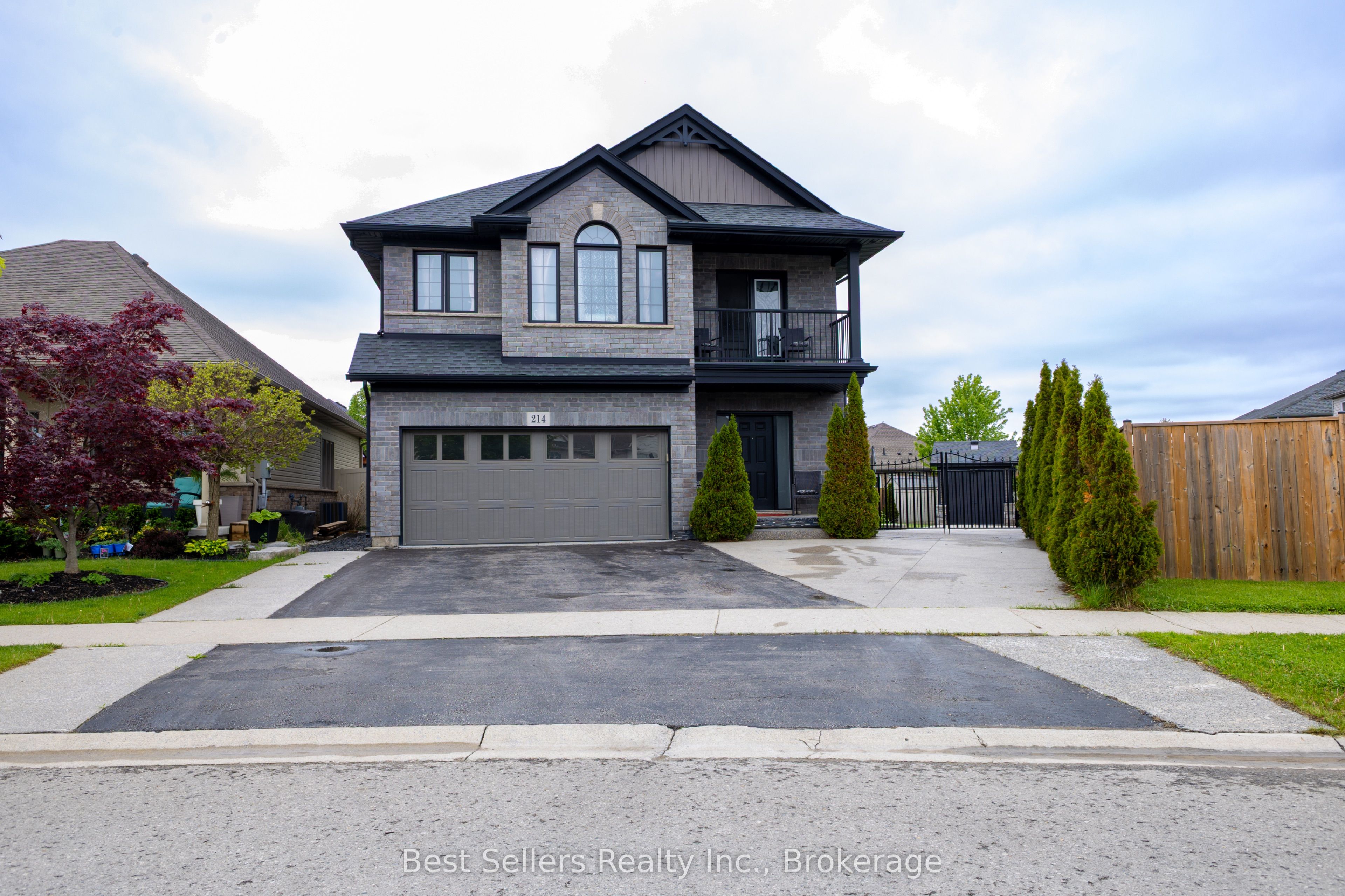214 Cardinal Crescent Property Photo 1