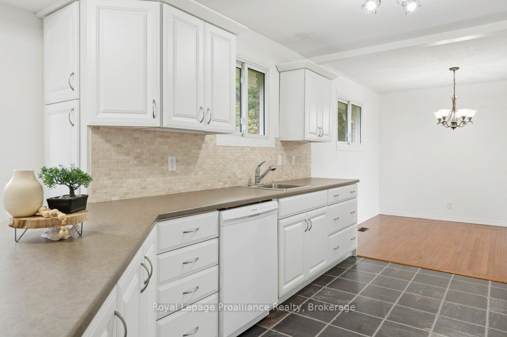 8 Panter Circle Property Photo 10