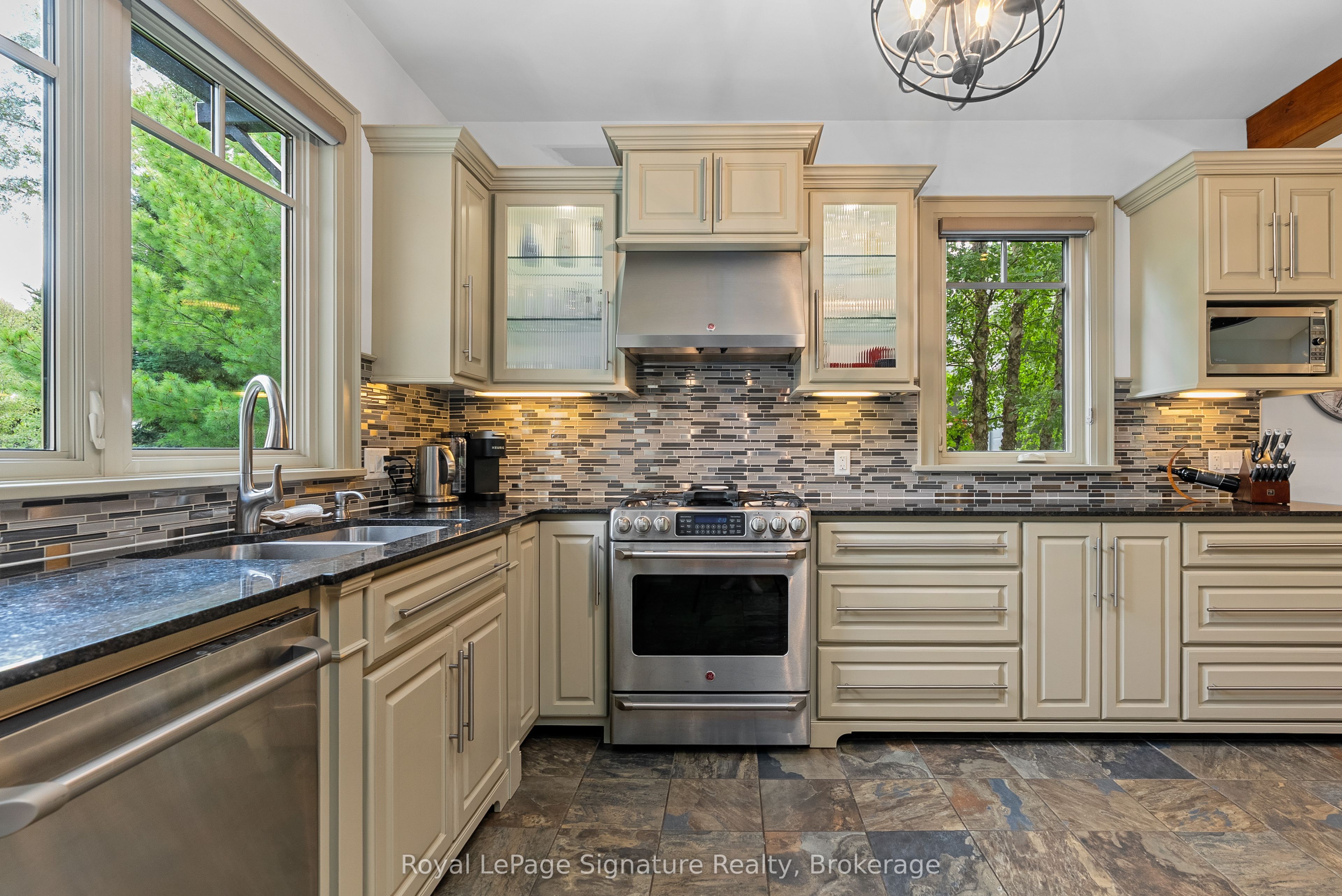376 Sunset Boulevard Property Photo 10