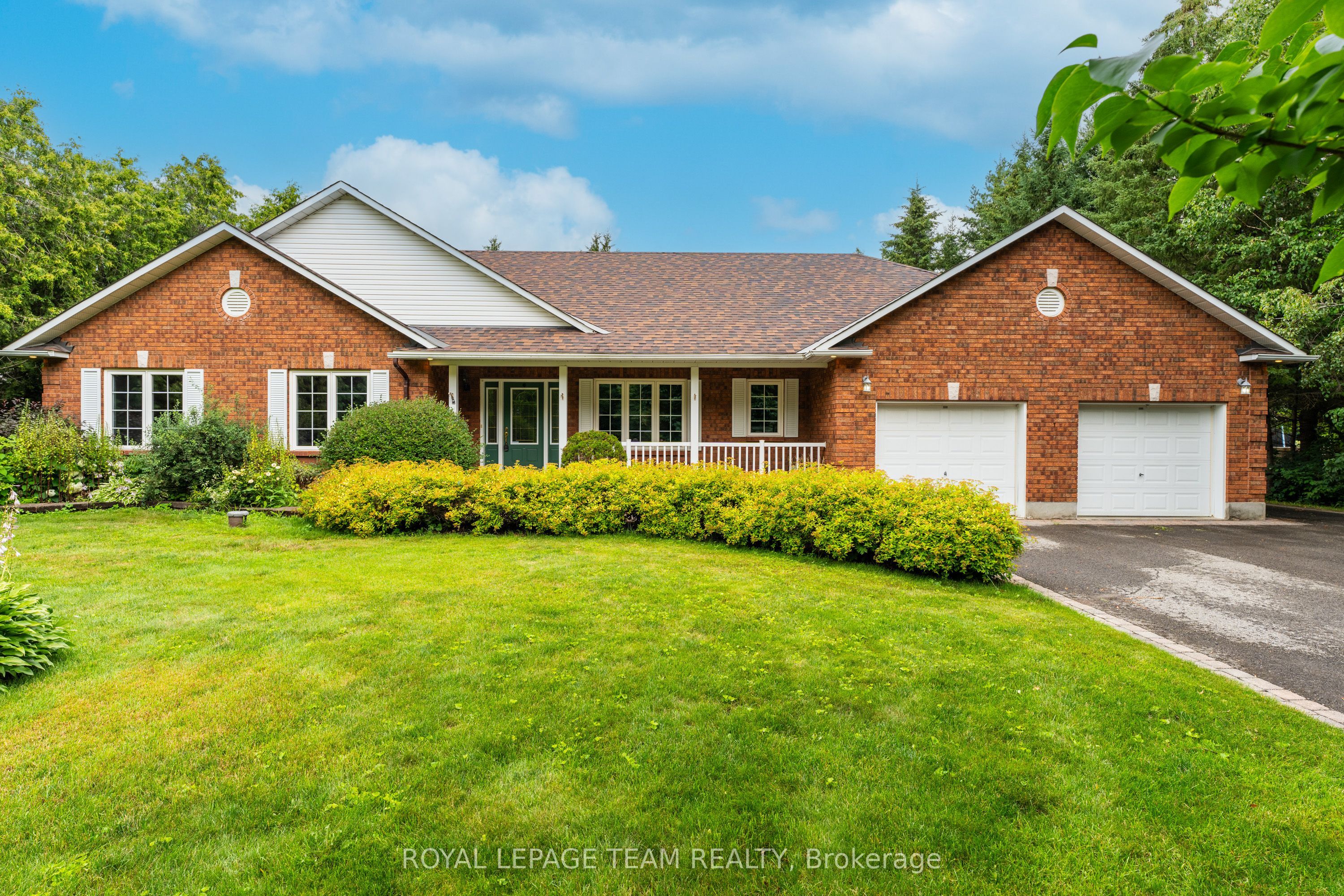 6543 Wheatfield Crescent Property Photo 1