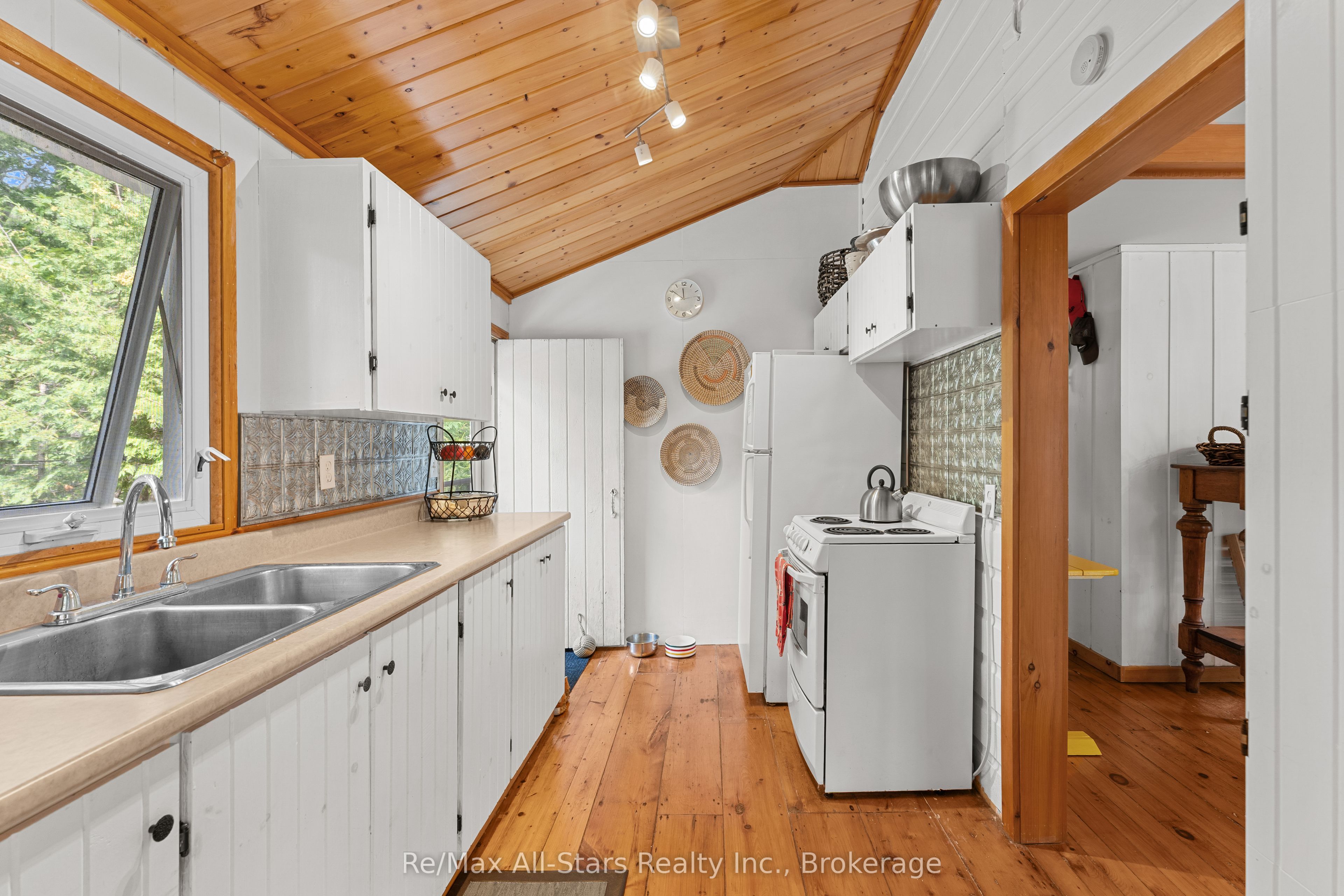 21 Third Street Property Photo 9