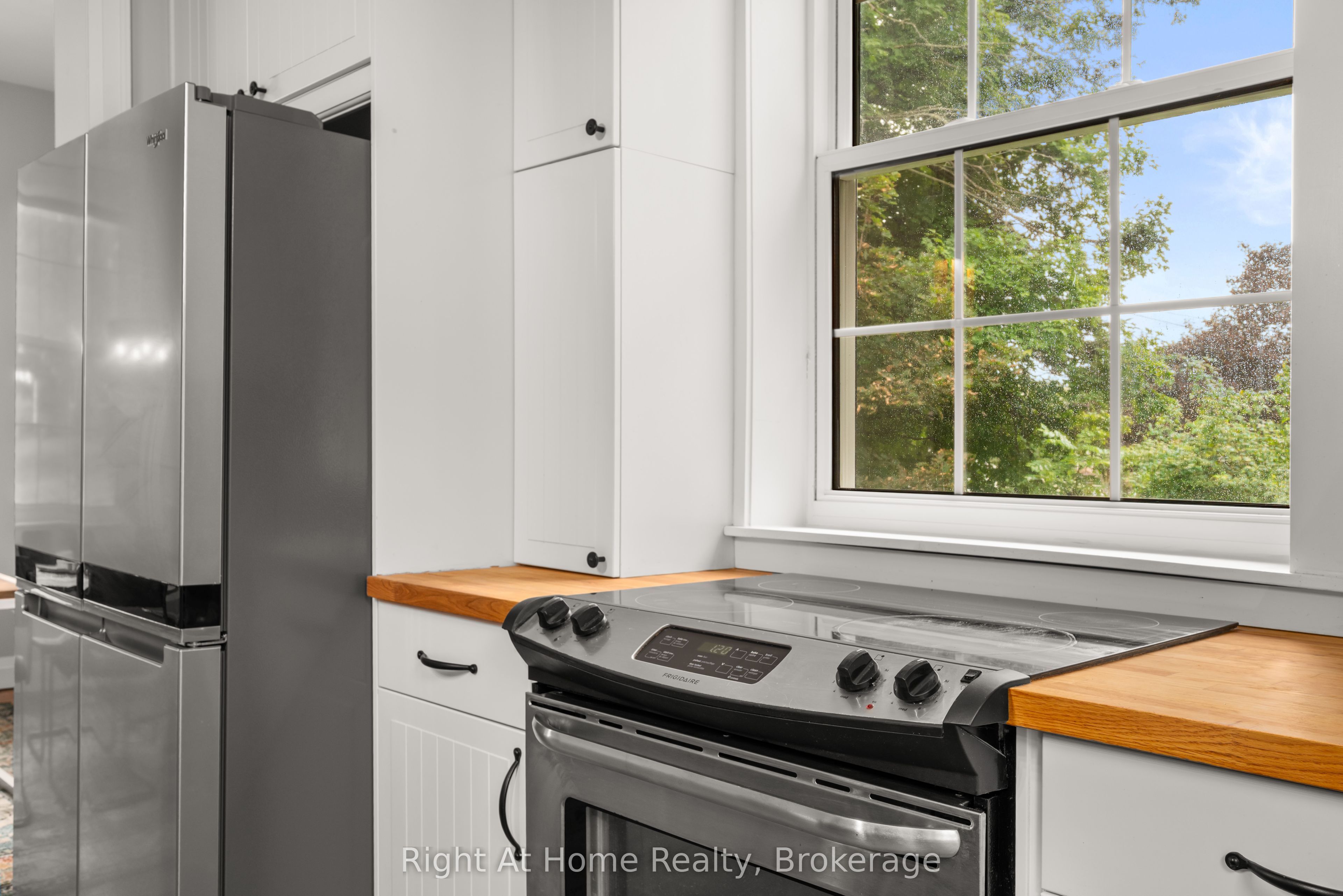 88 King Street E Property Photo 22