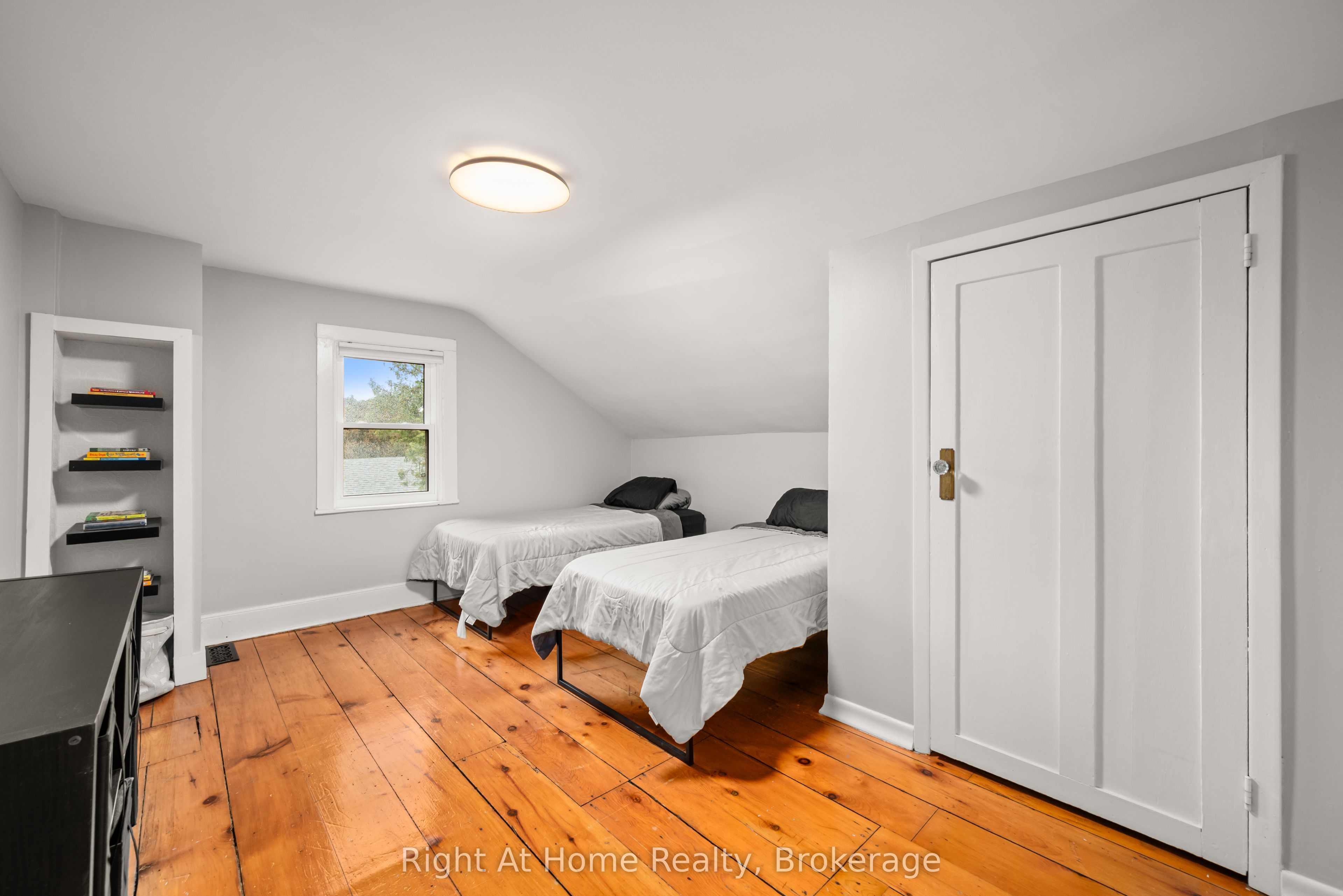 88 King Street E Property Photo 28