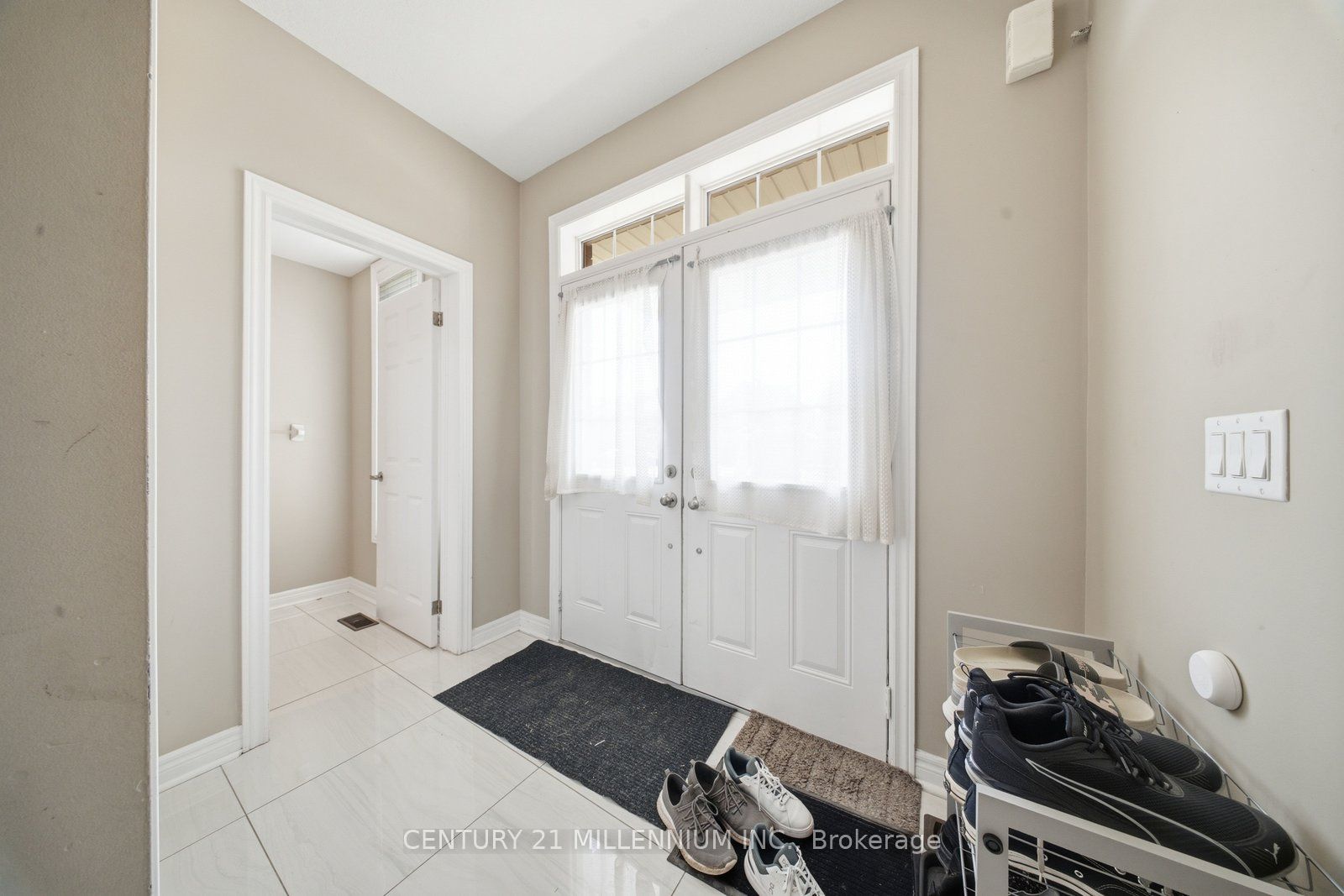 1153 Upper Thames Drive Property Photo 6